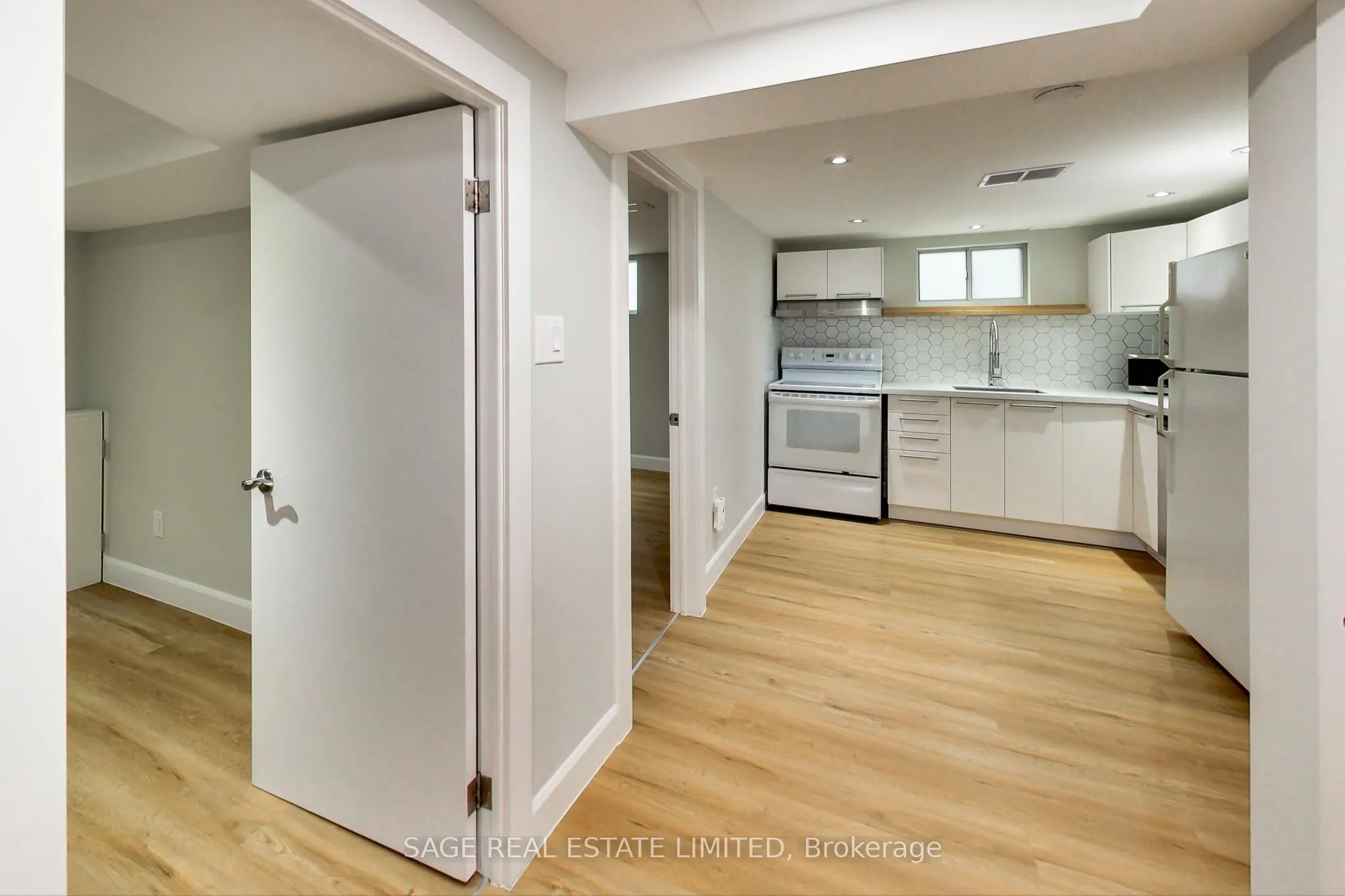 2505 Gerrard Street E, #Lower