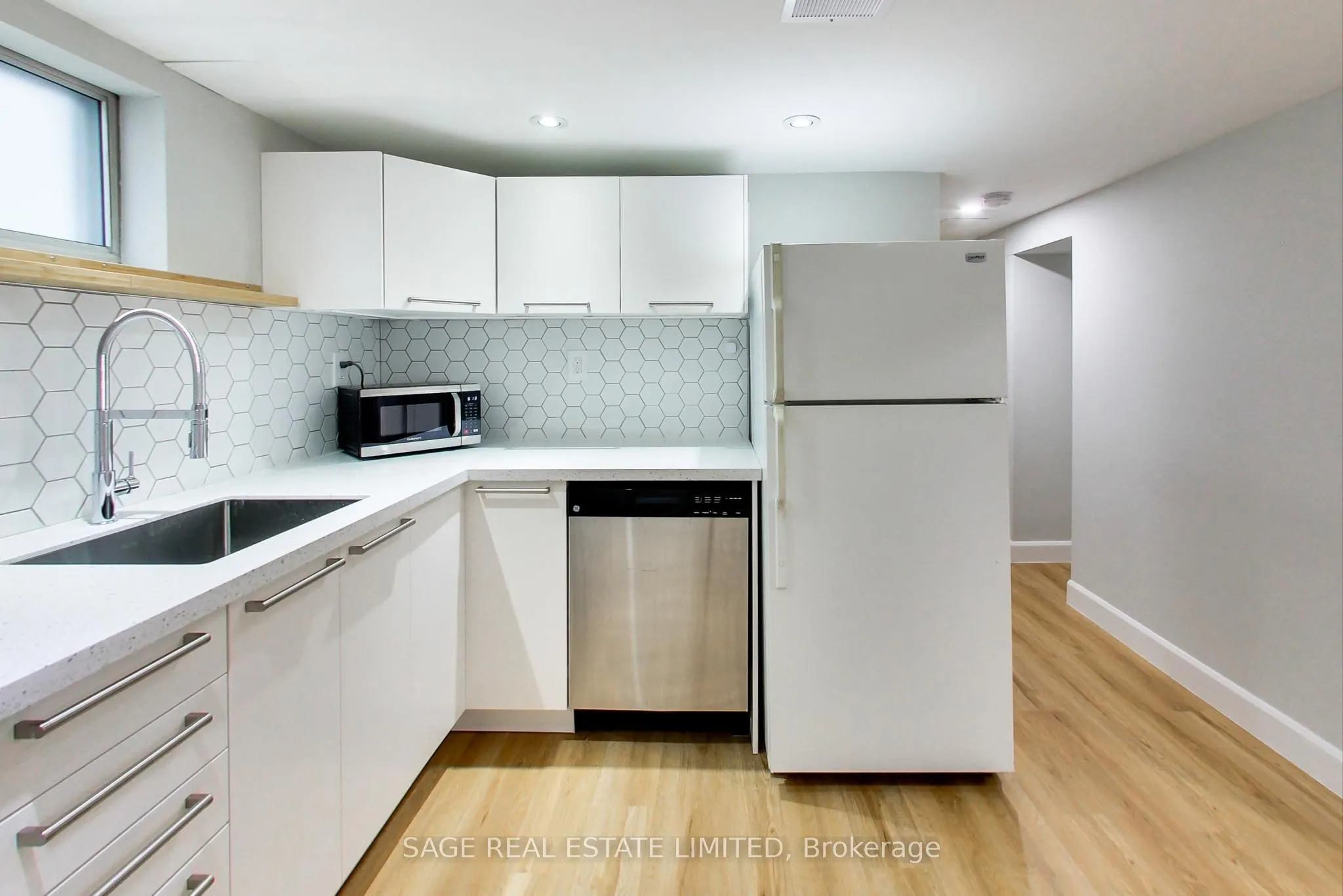 2505 Gerrard Street E, #Lower