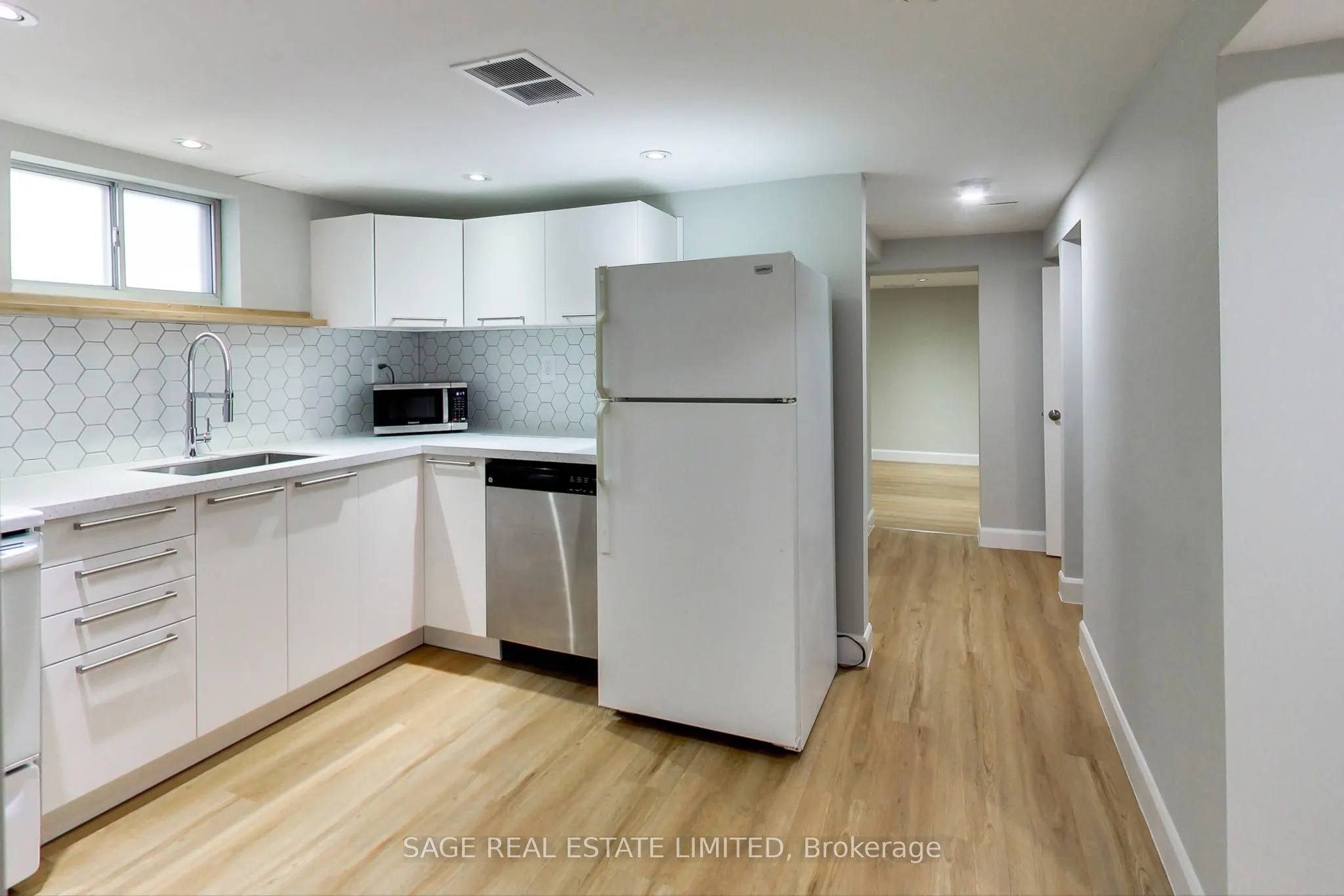 2505 Gerrard Street E, #Lower