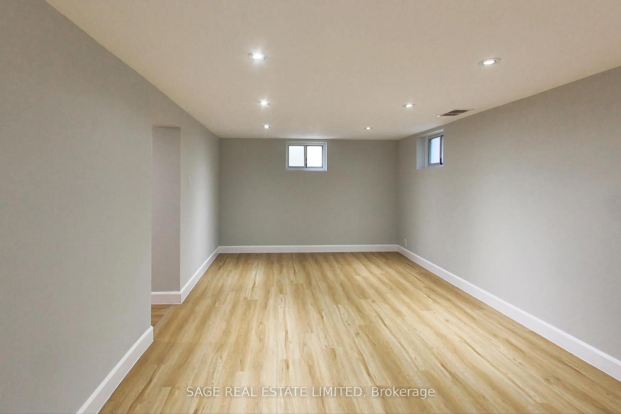 2505 Gerrard Street E, #Lower
