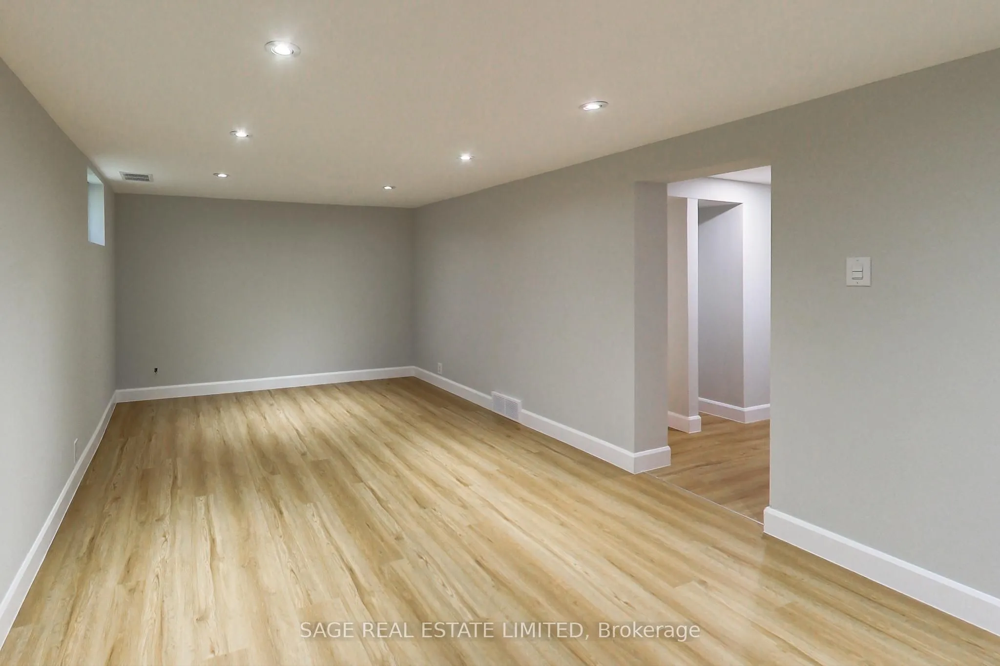 2505 Gerrard Street E, #Lower