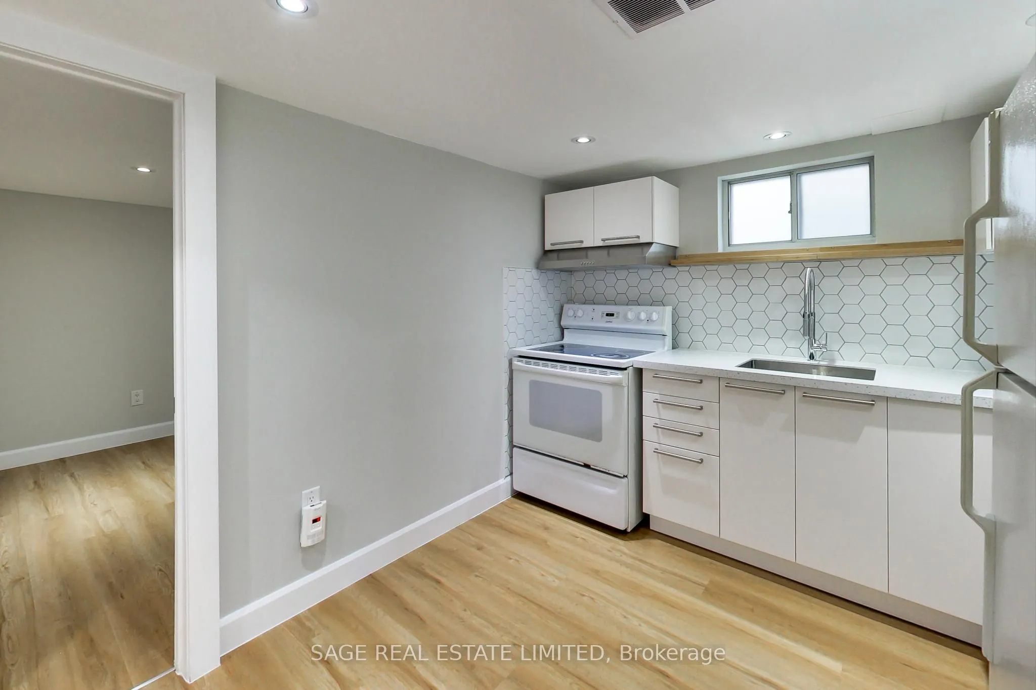 2505 Gerrard Street E, #Lower