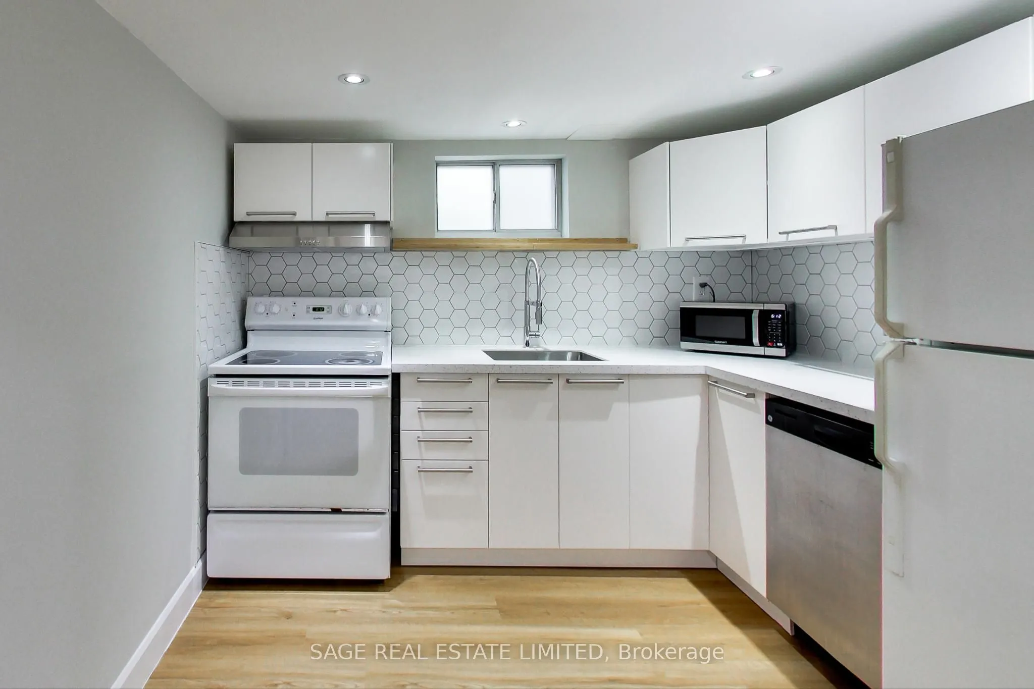 2505 Gerrard Street E, #Lower