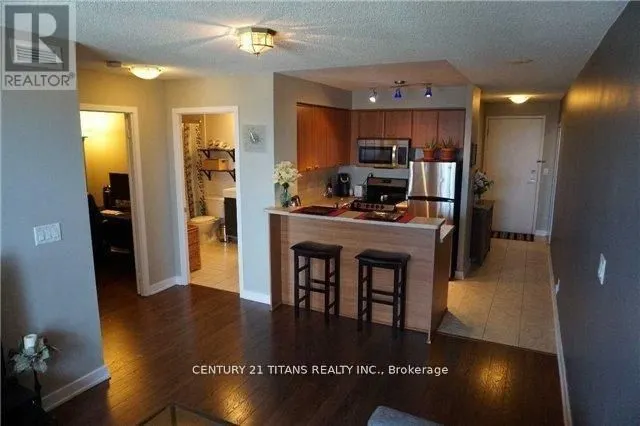 36 Lee Centre Drive E, #2015