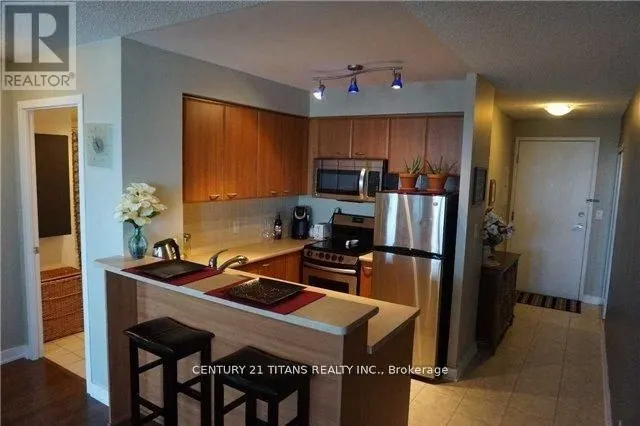 36 Lee Centre Drive E, #2015