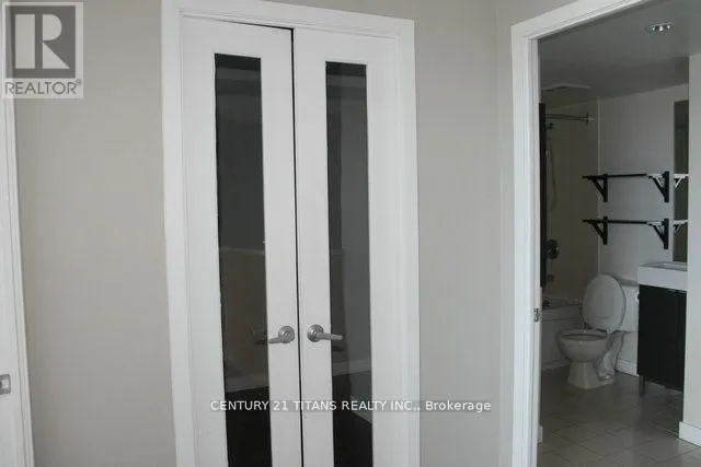 36 Lee Centre Drive E, #2015