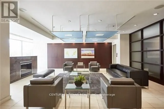 36 Lee Centre Drive E, #2015