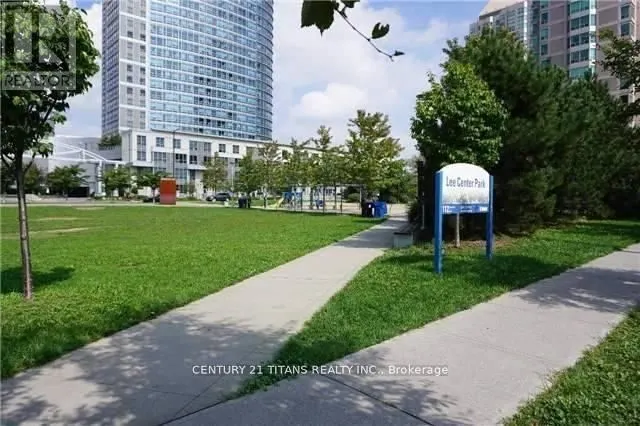 36 Lee Centre Drive E, #2015