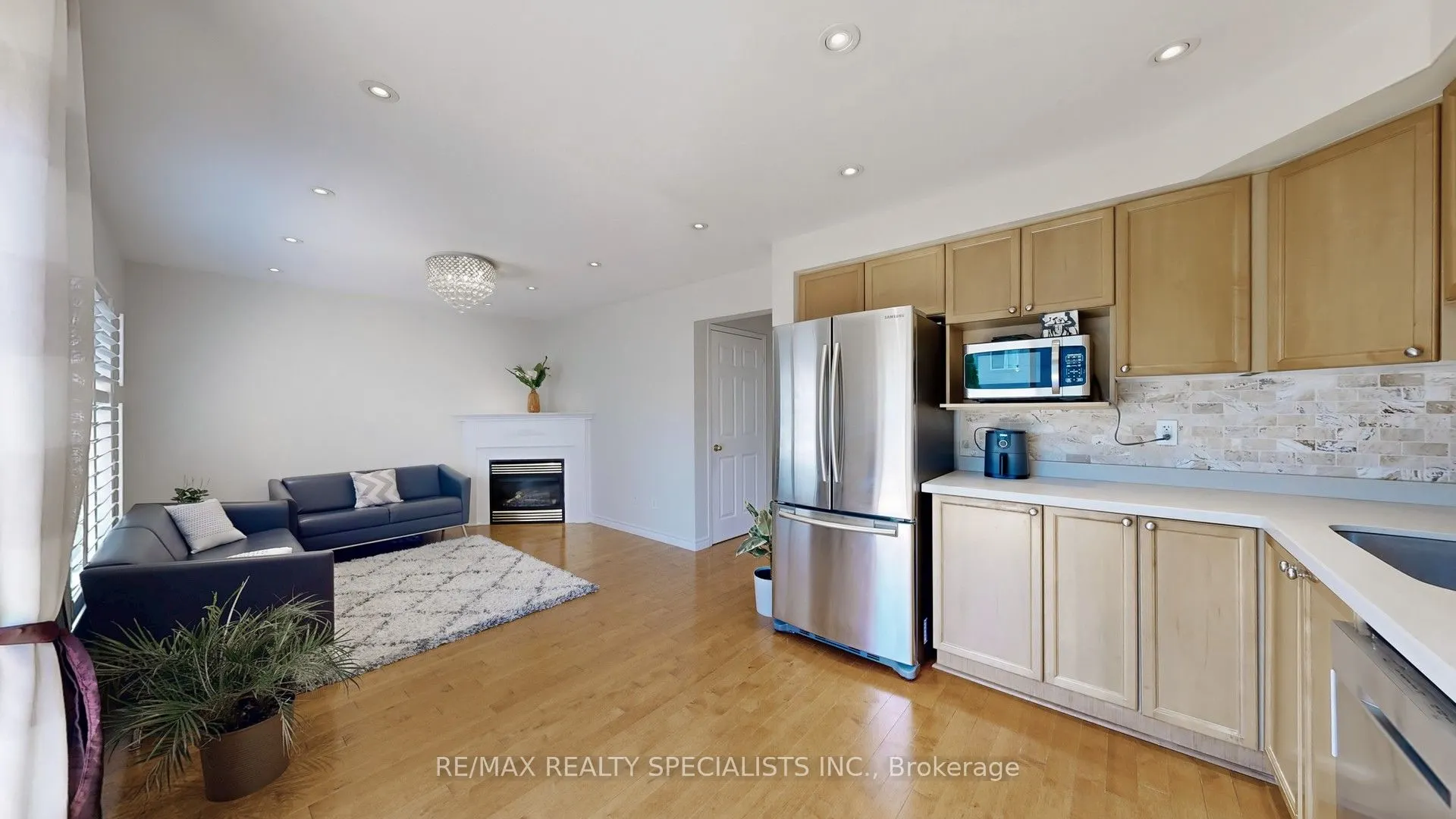 33 Donlevy Crescent