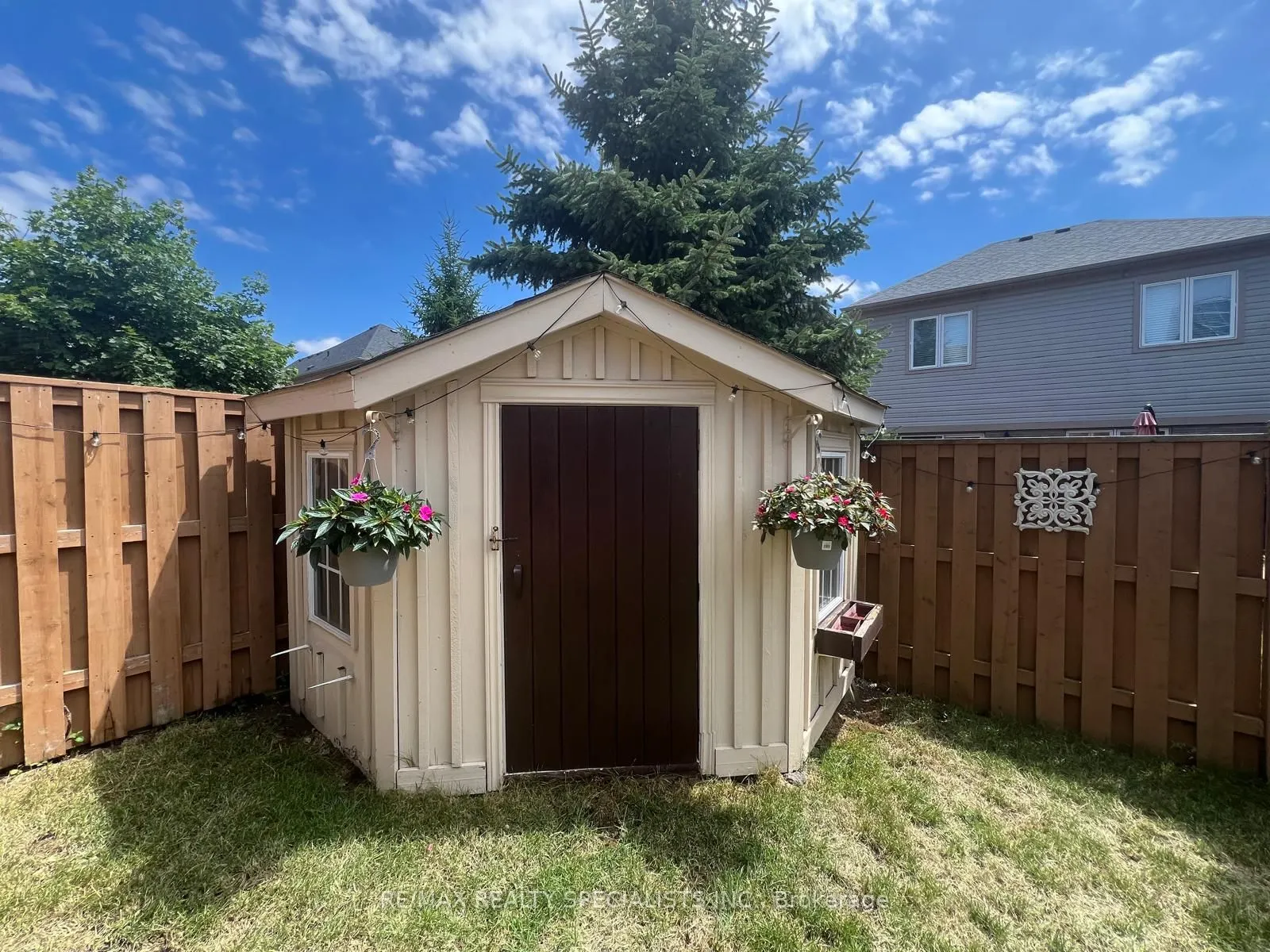 33 Donlevy Crescent