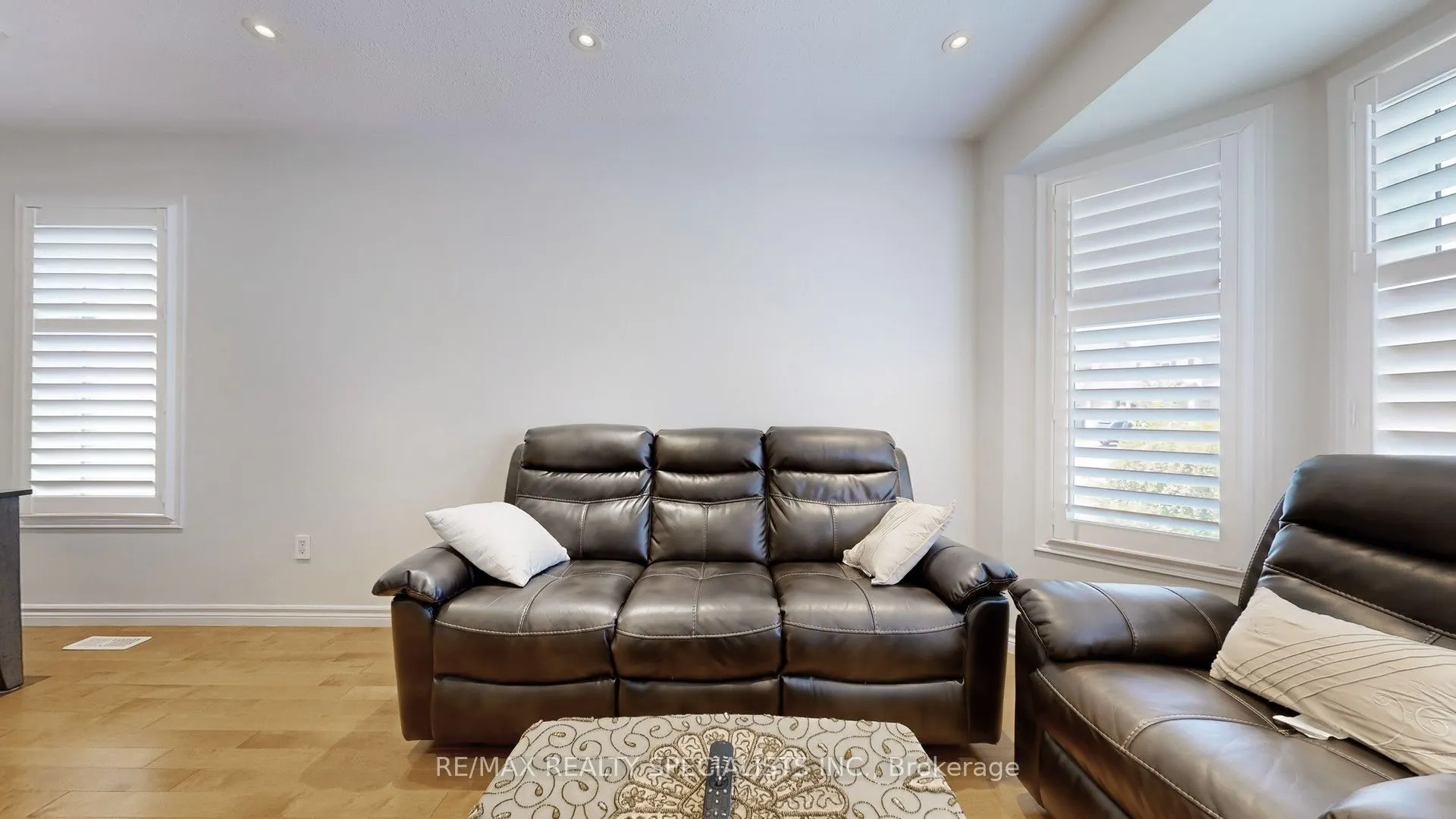 33 Donlevy Crescent