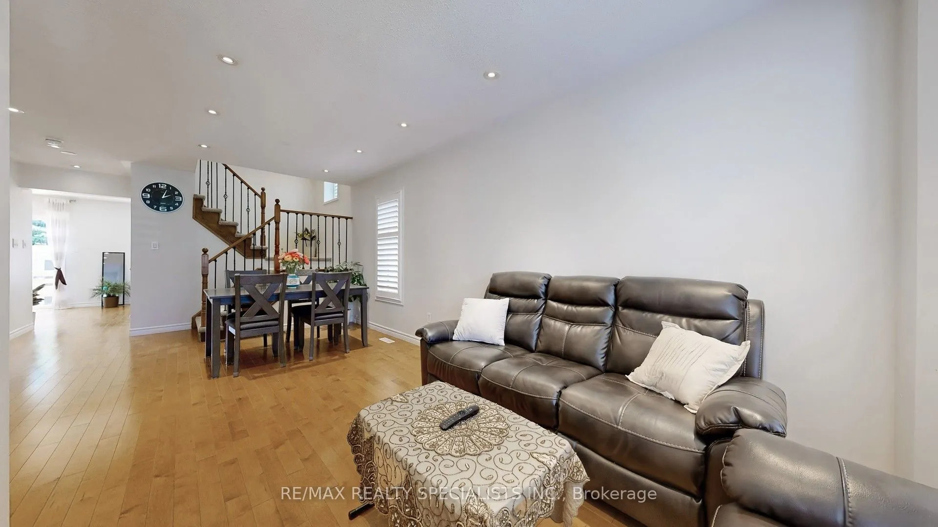 33 Donlevy Crescent