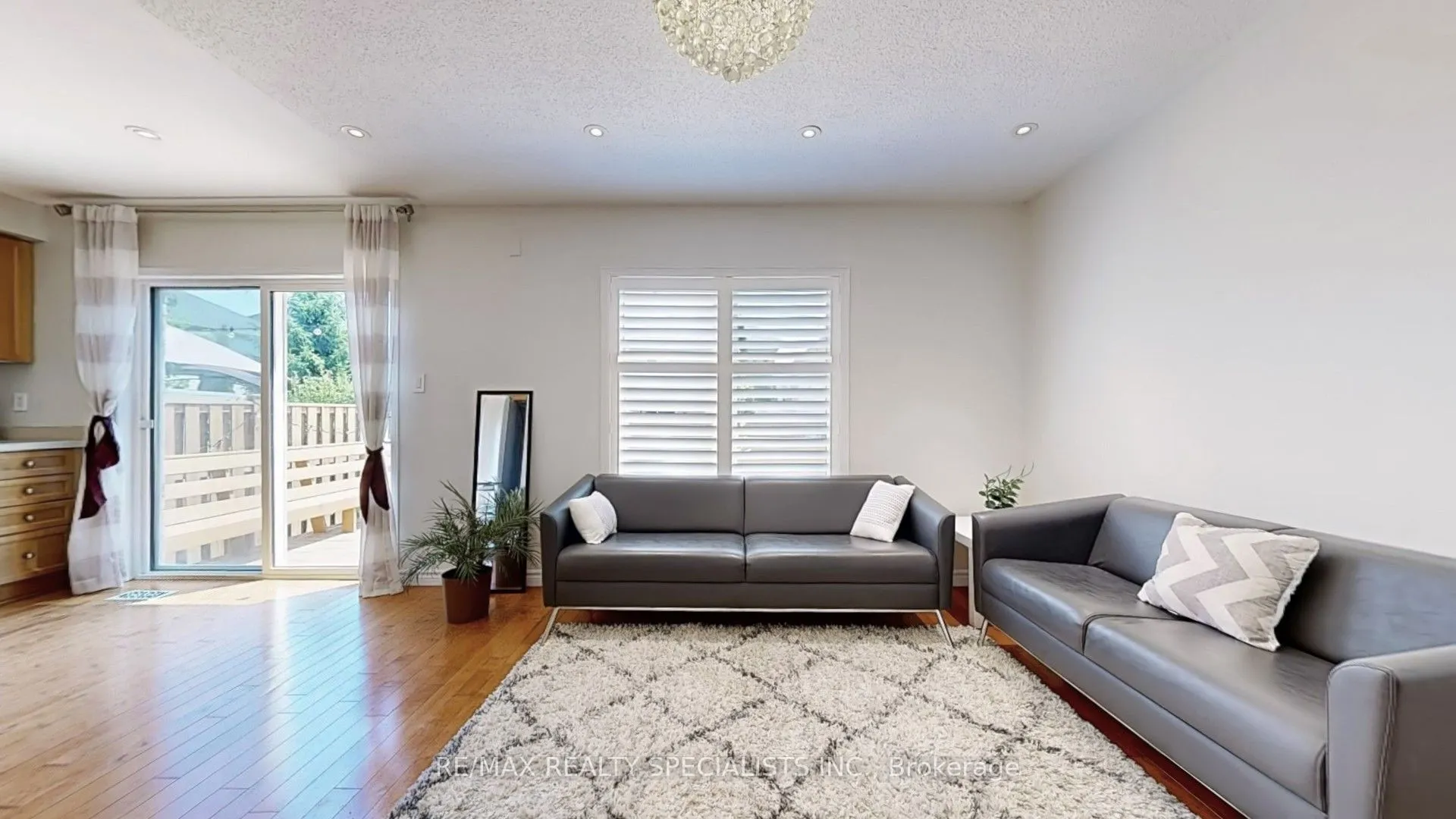 33 Donlevy Crescent