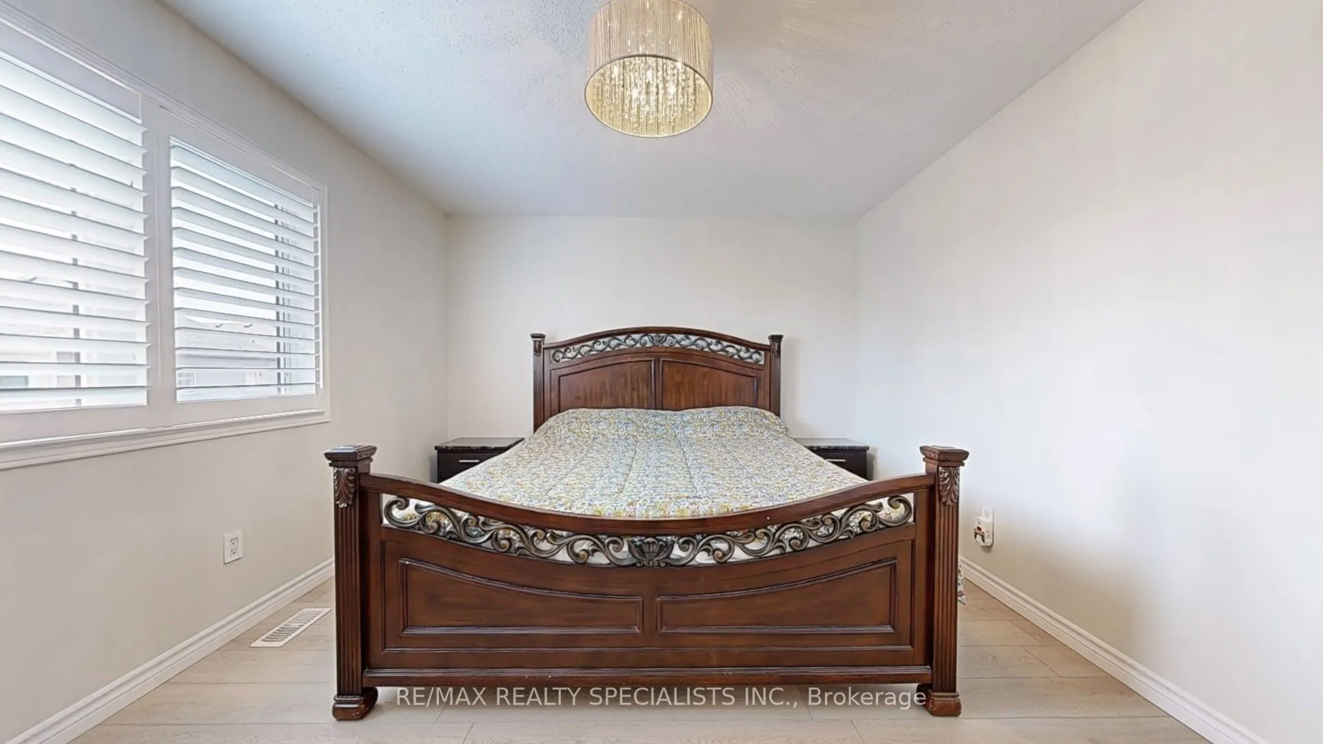 33 Donlevy Crescent