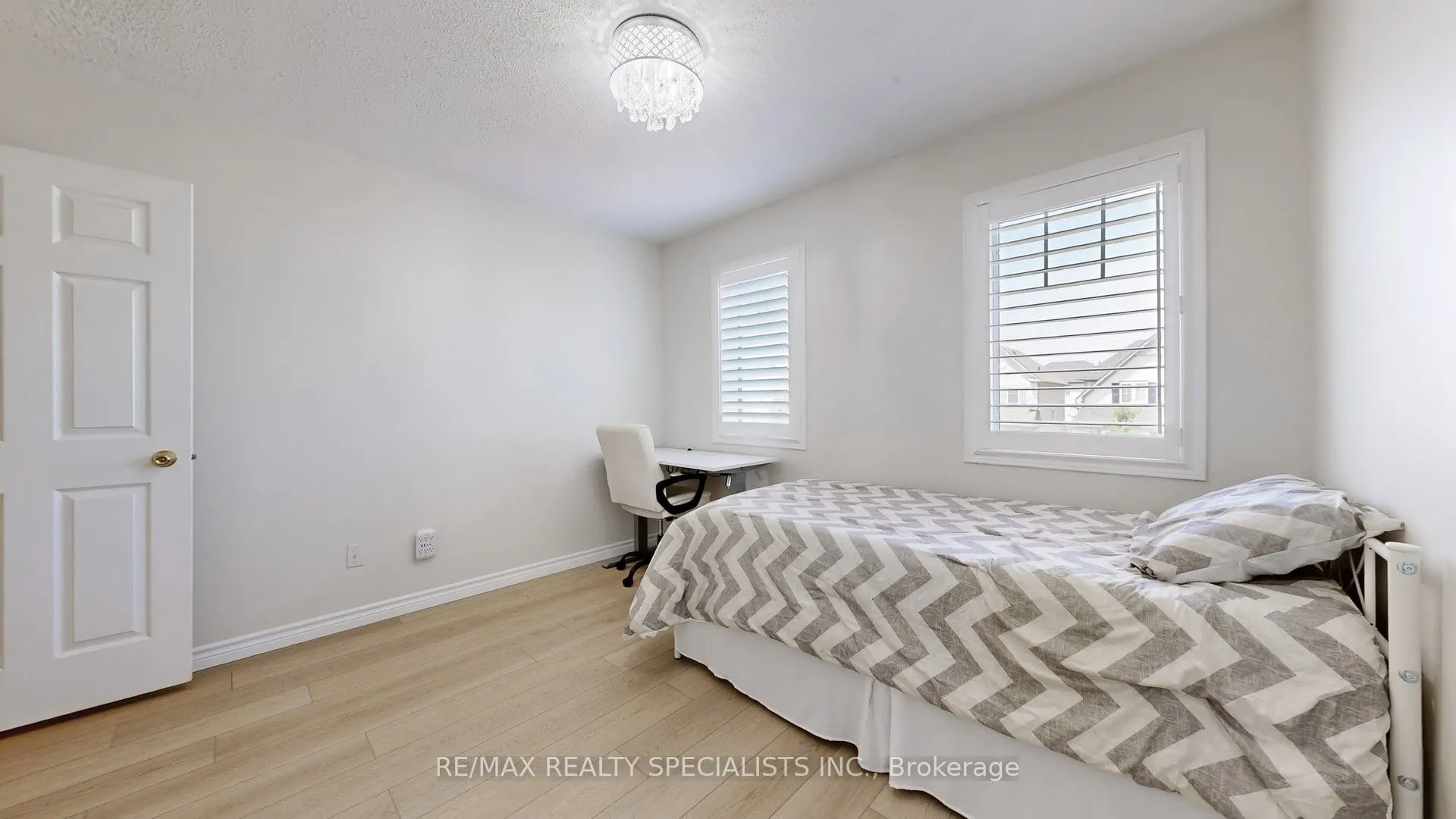 33 Donlevy Crescent