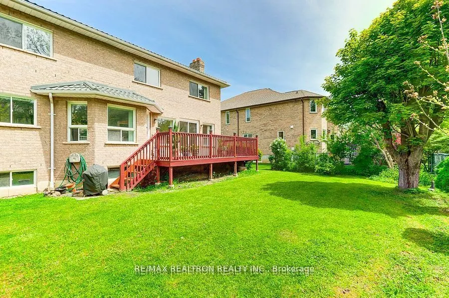 23 White Avenue