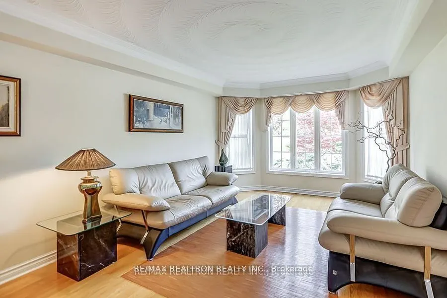 23 White Avenue