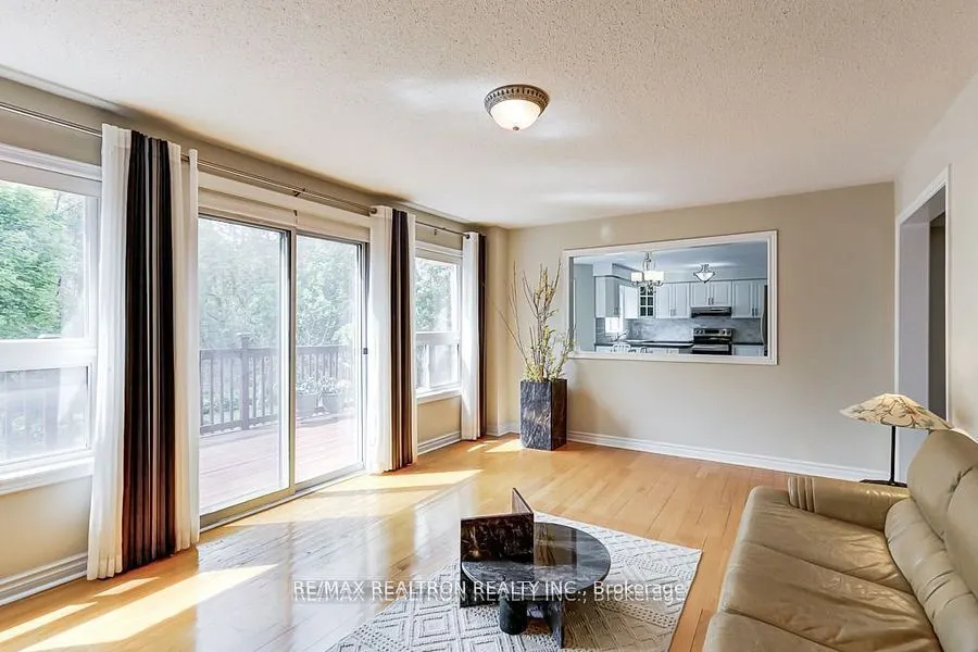 23 White Avenue