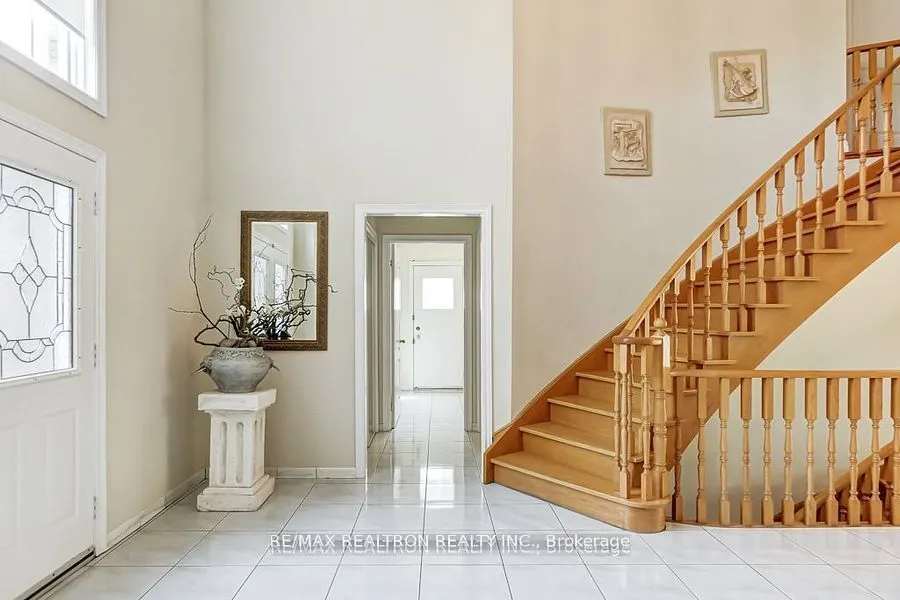 23 White Avenue