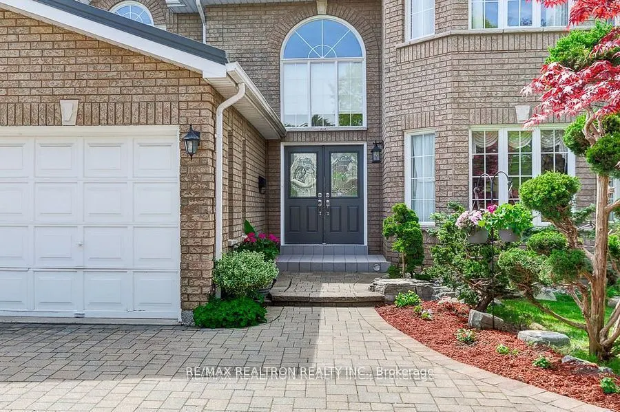 23 White Avenue