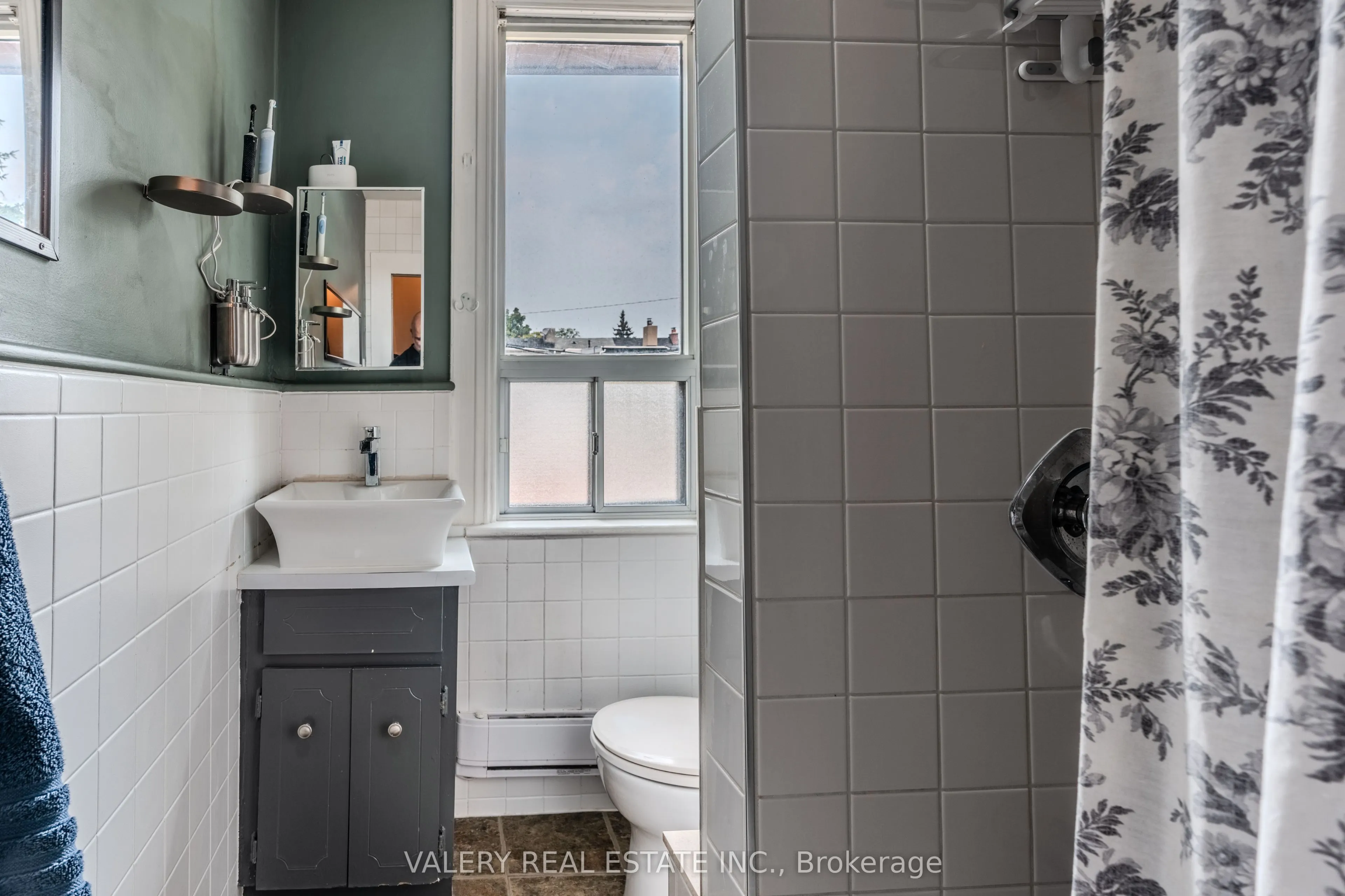 154 Victor Avenue, #Upper