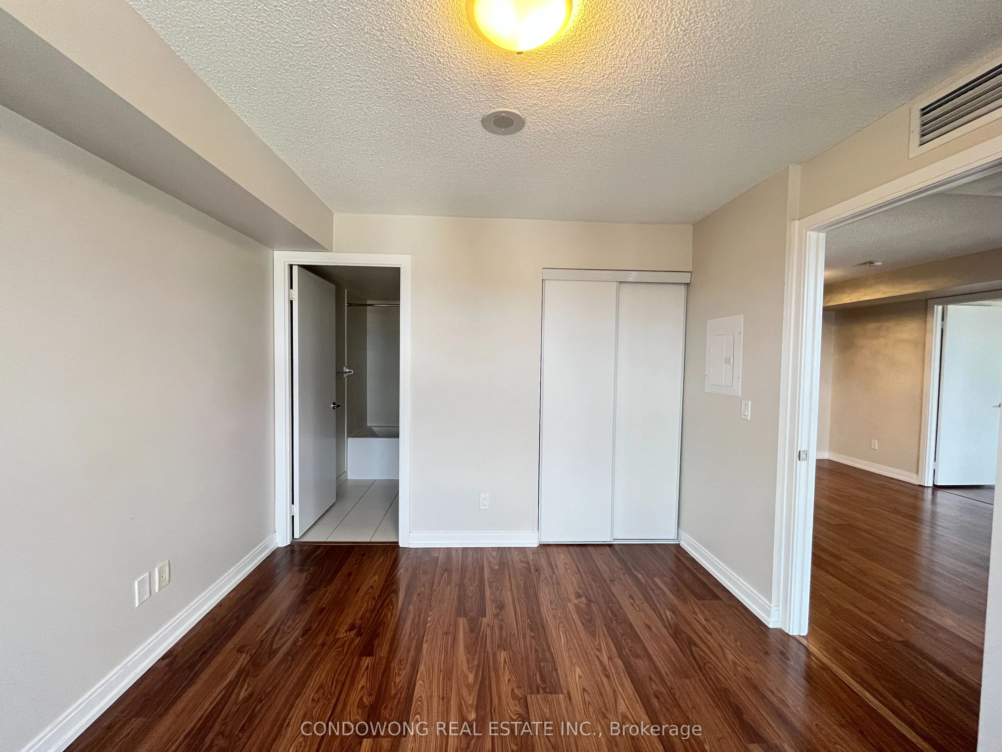 181 Village Green Square, #2321