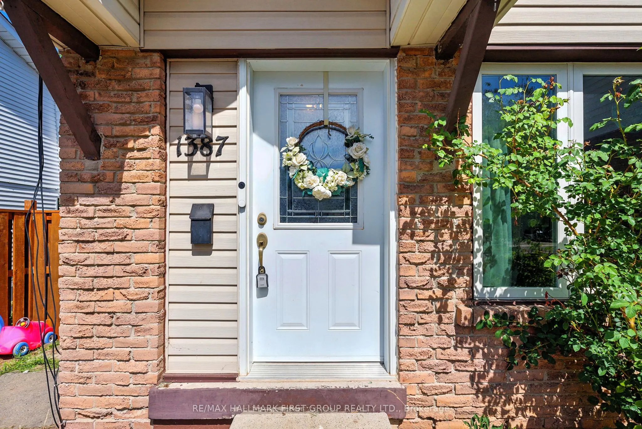 1387 Largo Crescent, #Upper
