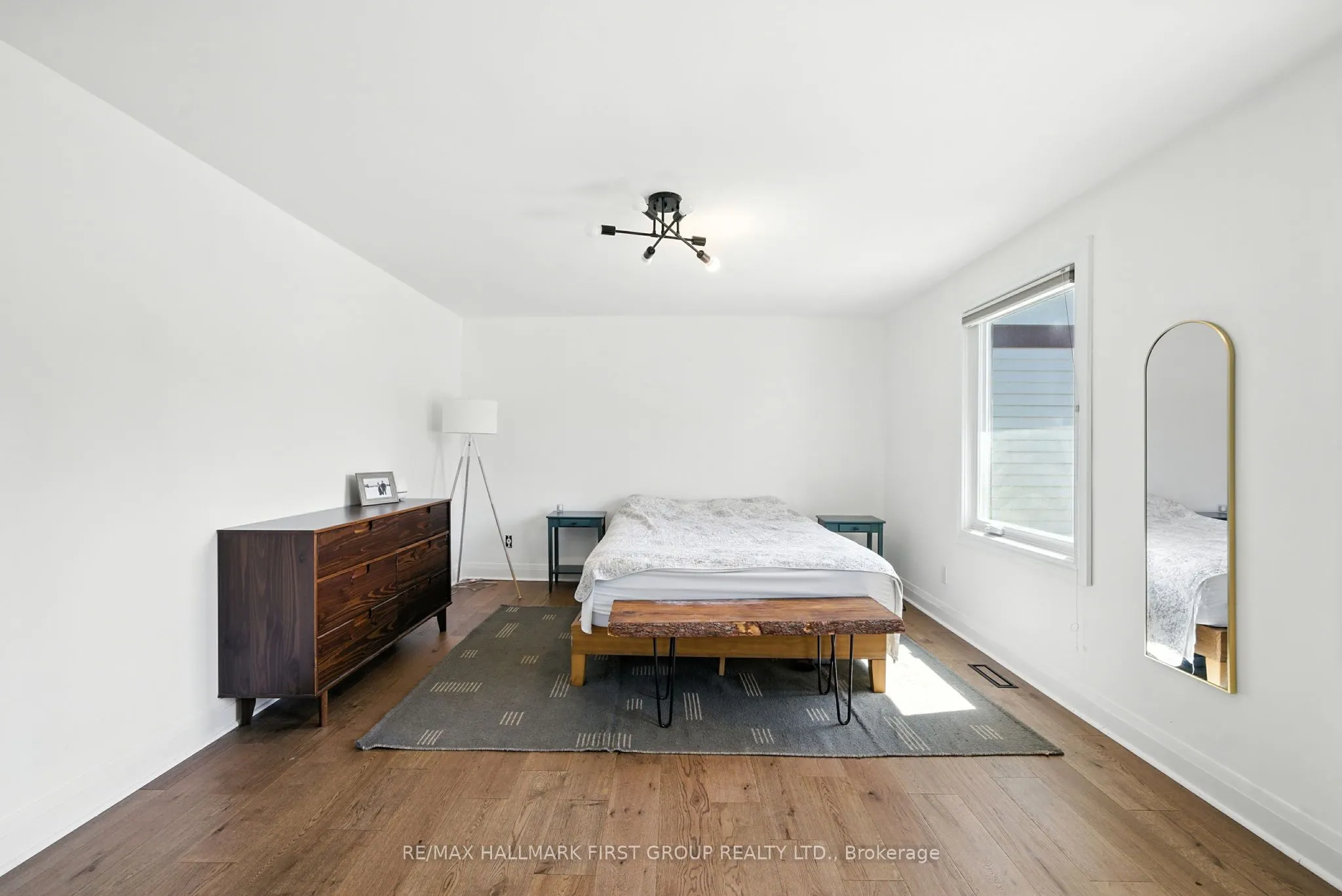 1387 Largo Crescent, #Upper