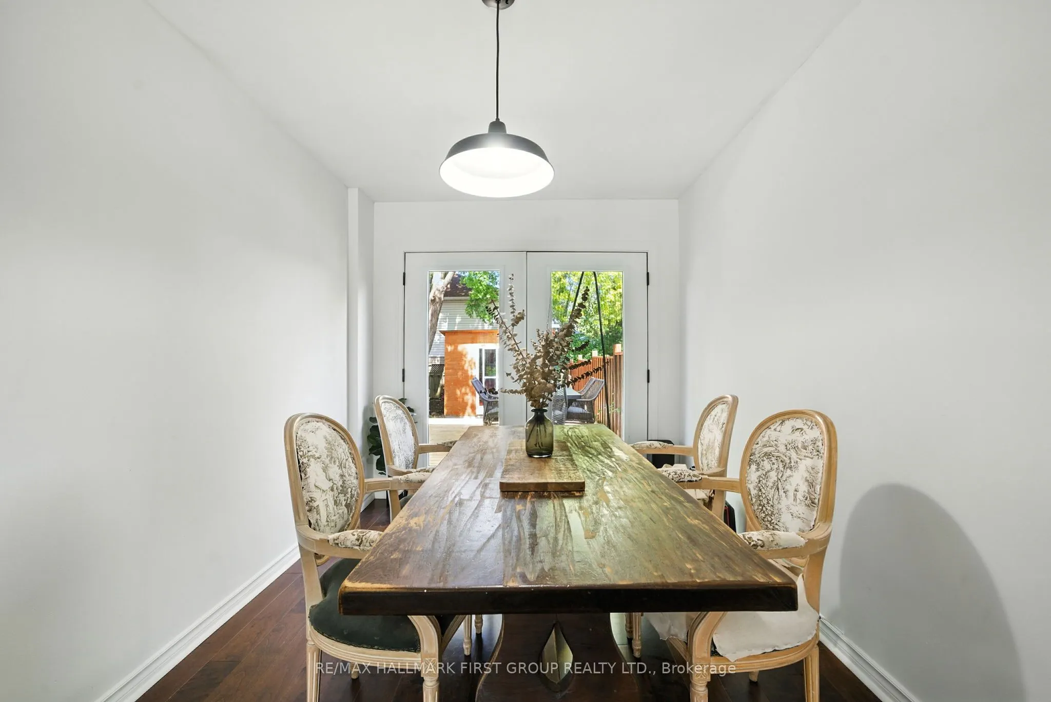 1387 Largo Crescent, #Upper