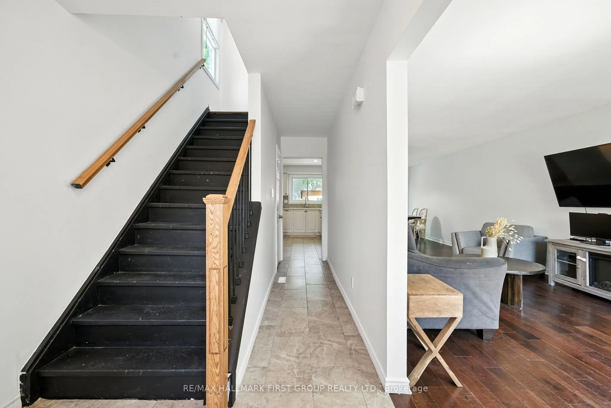 1387 Largo Crescent, #Upper