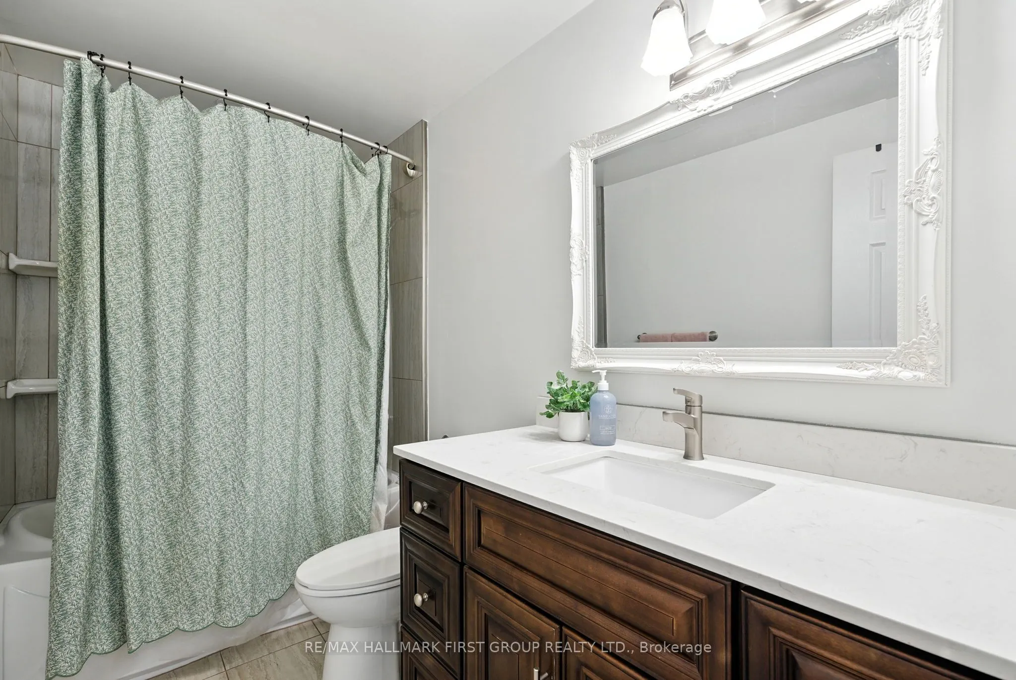 1387 Largo Crescent, #Upper