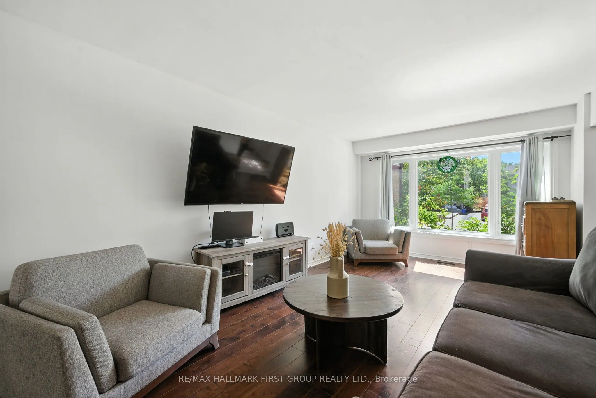 1387 Largo Crescent, #Upper