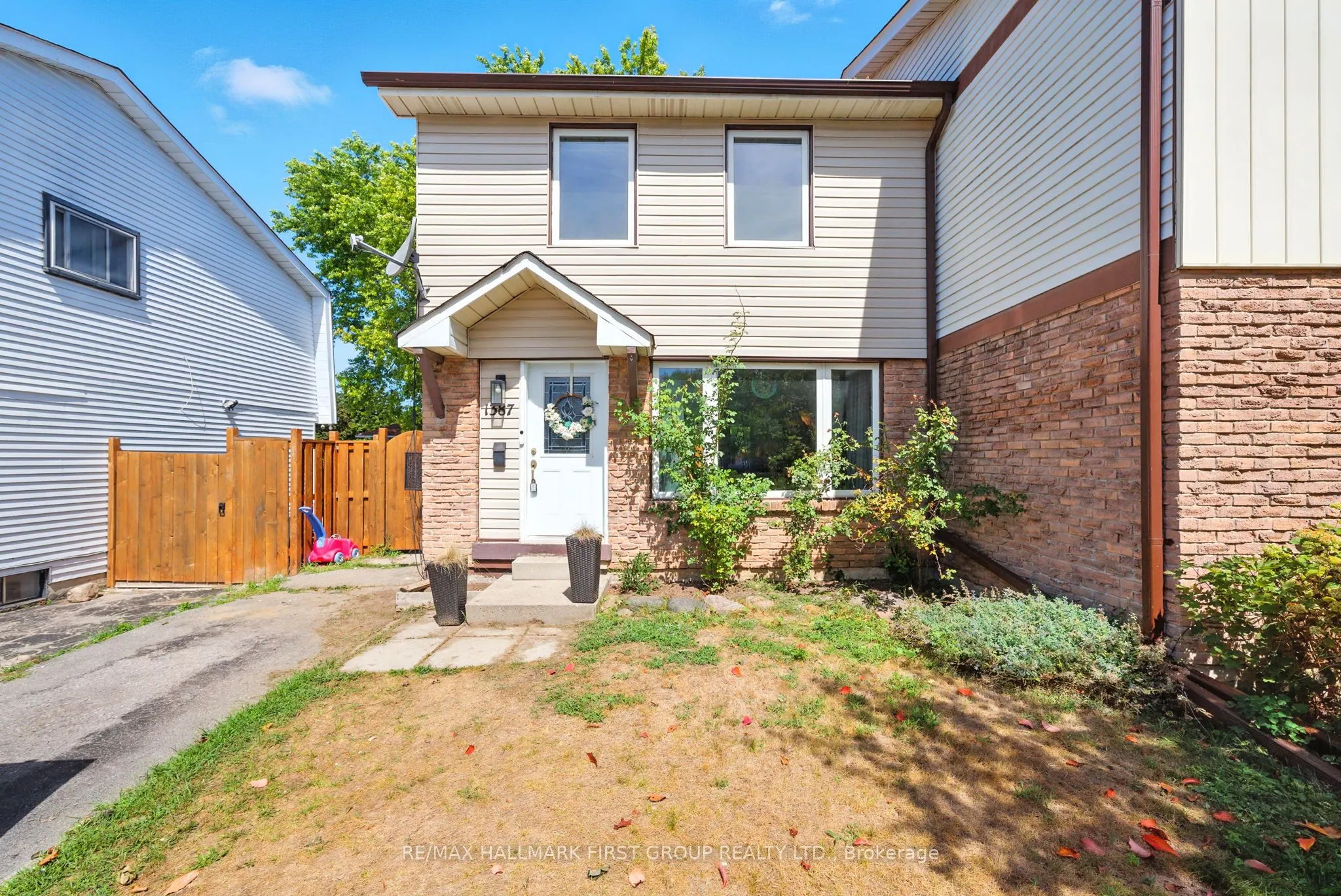 1387 Largo Crescent, #Upper