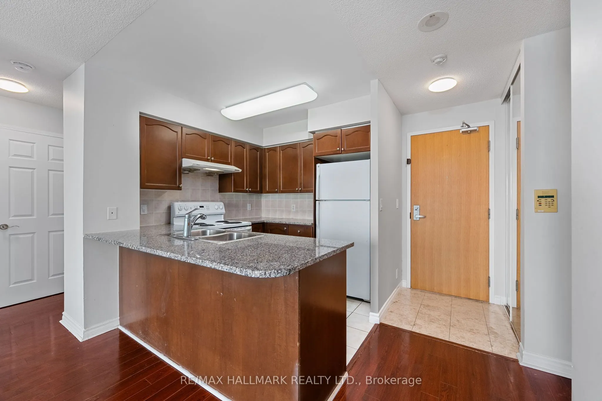 68 Grangeway Avenue, #909