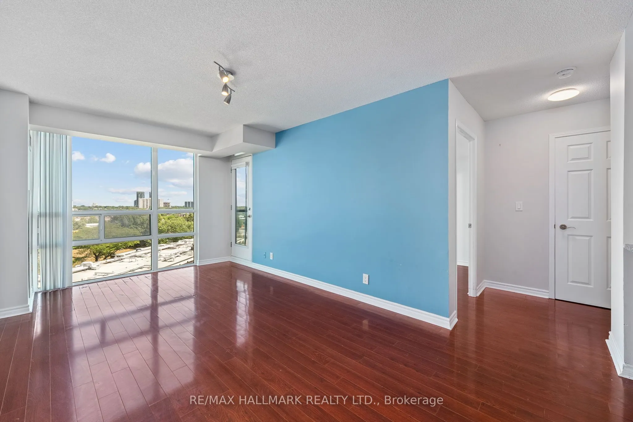 68 Grangeway Avenue, #909
