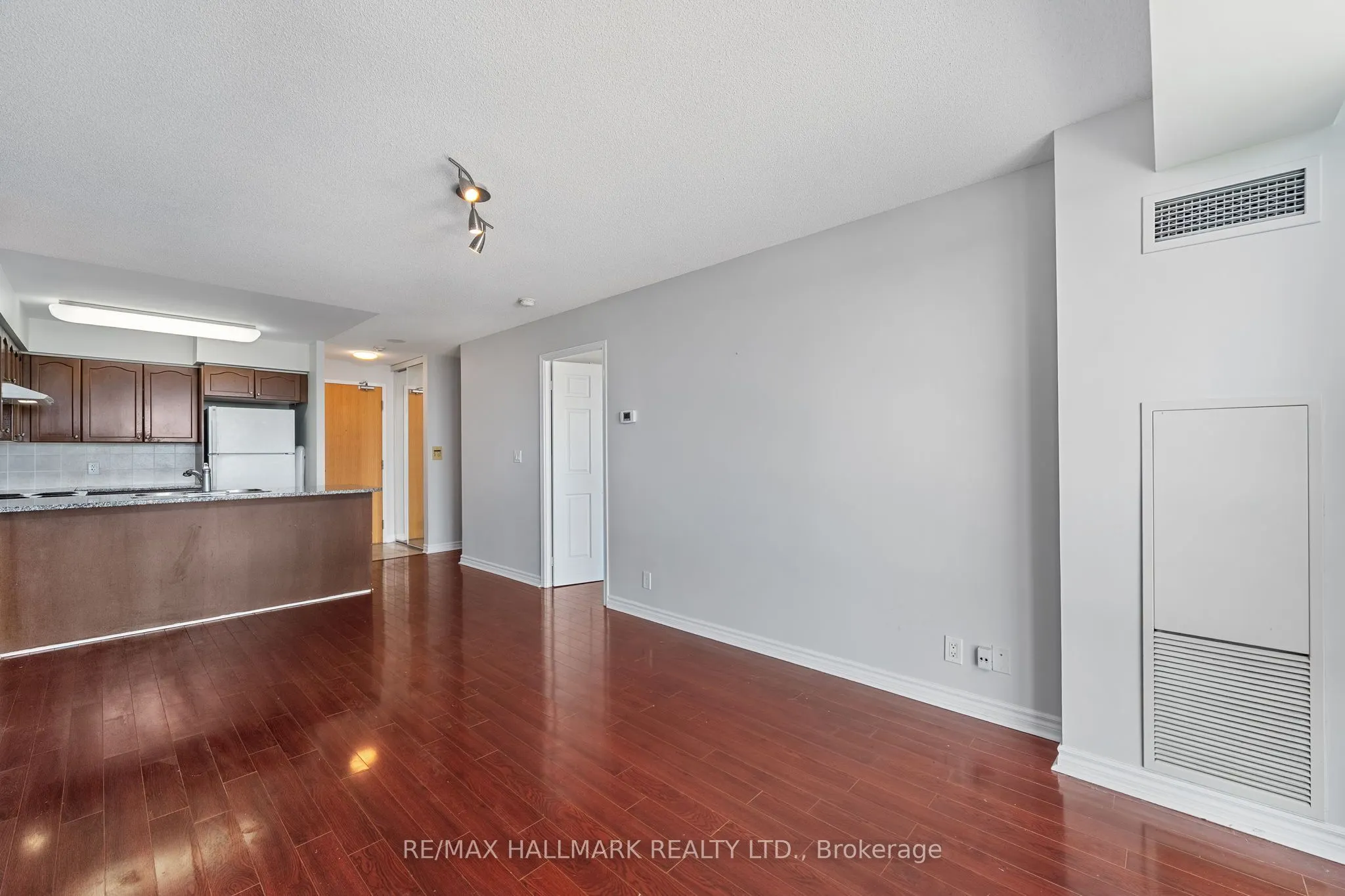 68 Grangeway Avenue, #909