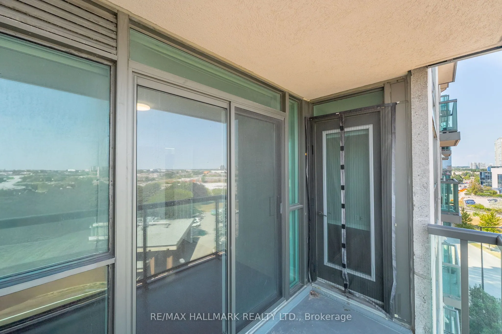 68 Grangeway Avenue, #909