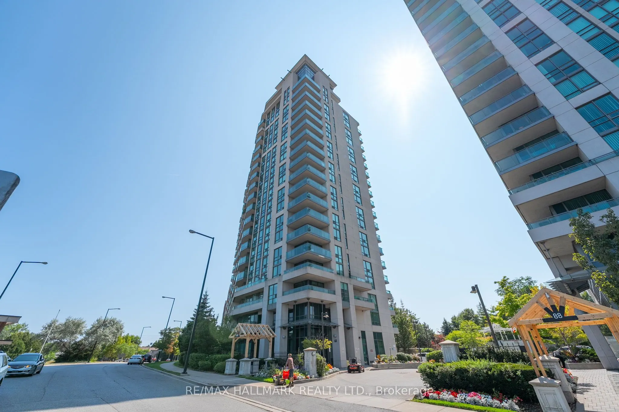 68 Grangeway Avenue, #909