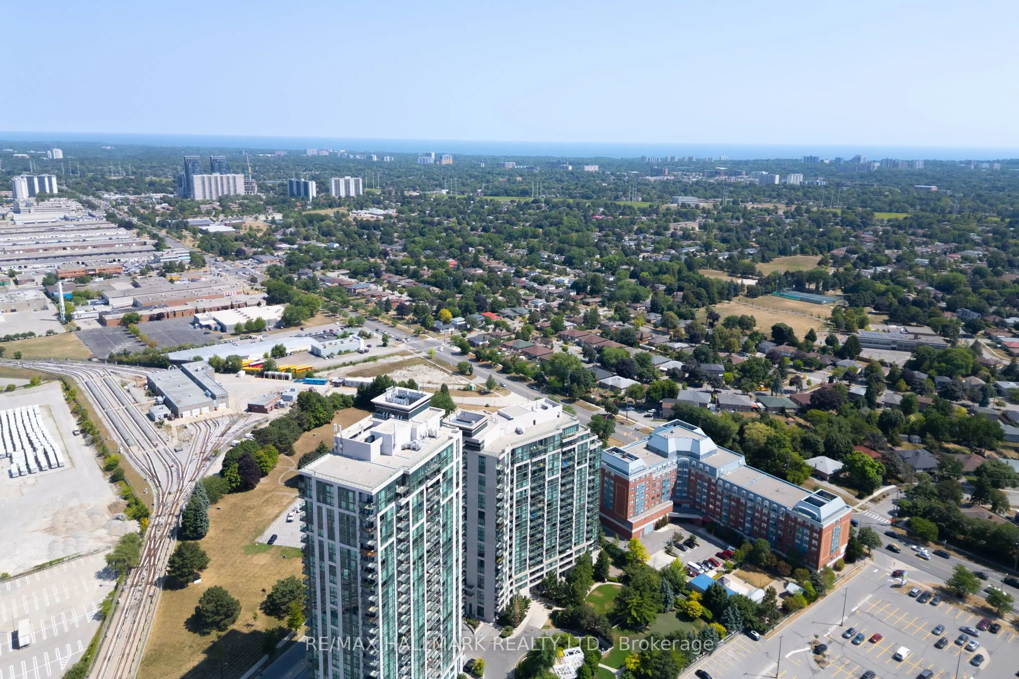 68 Grangeway Avenue, #909