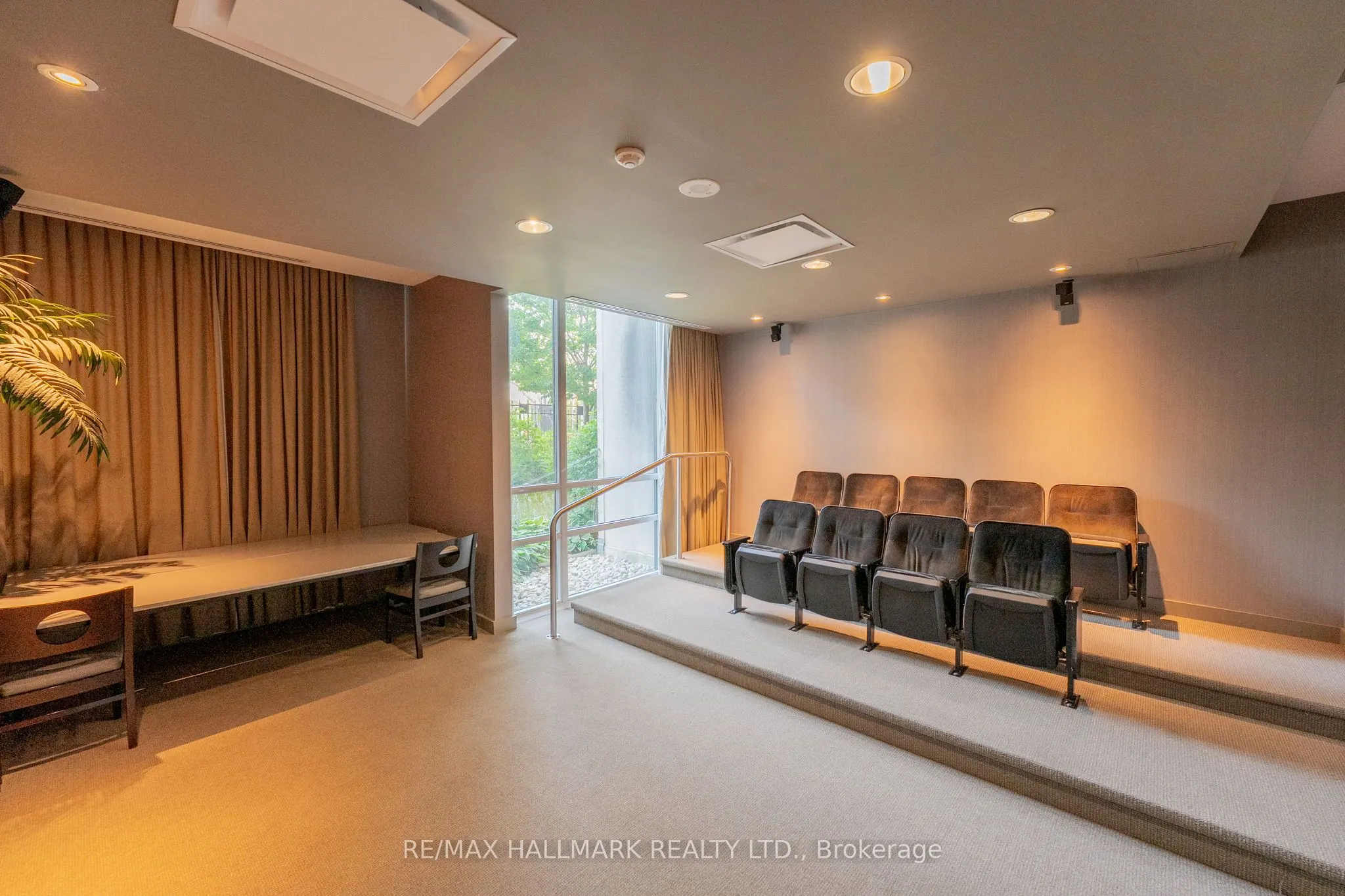 68 Grangeway Avenue, #909
