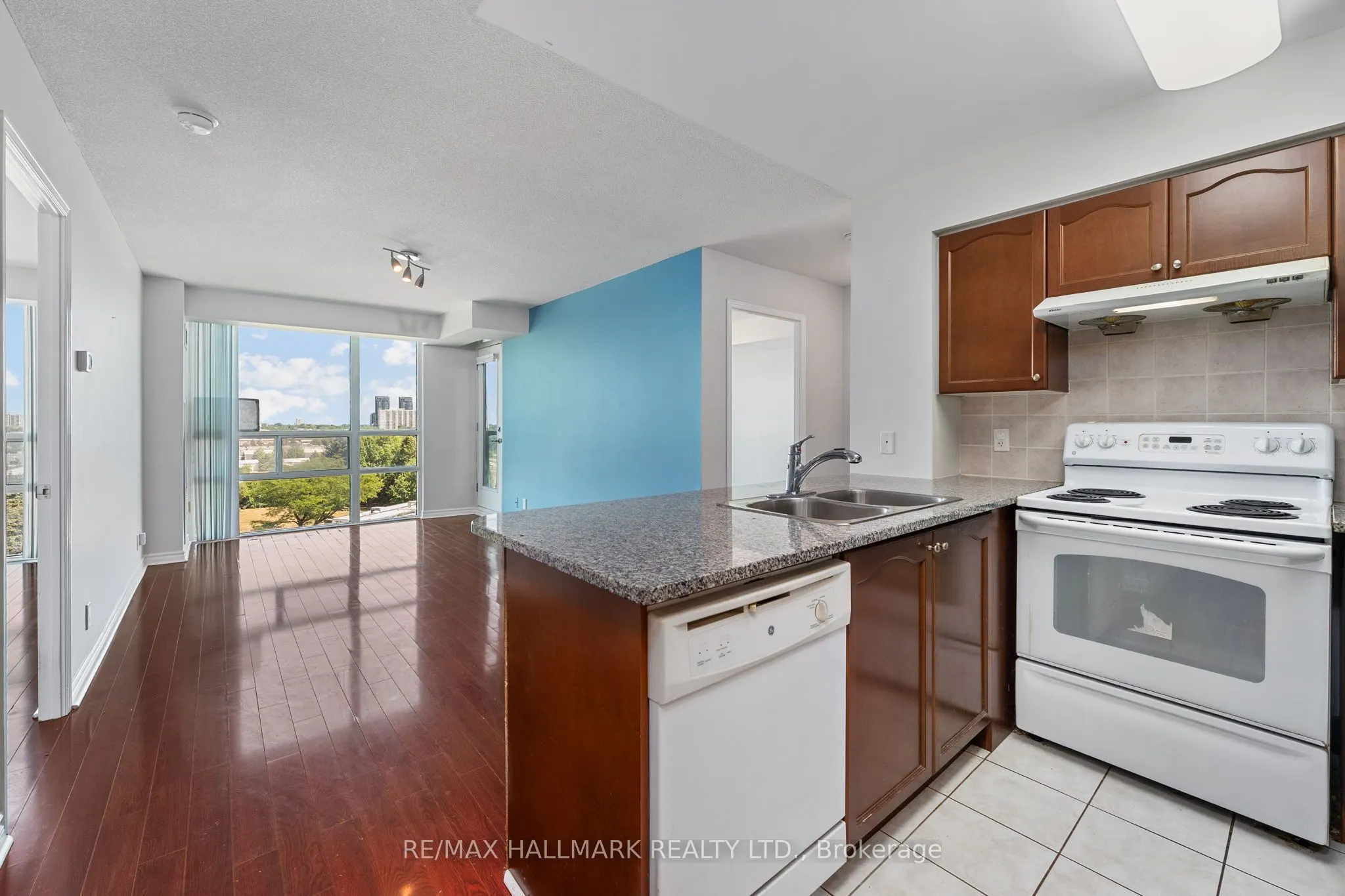 68 Grangeway Avenue, #909
