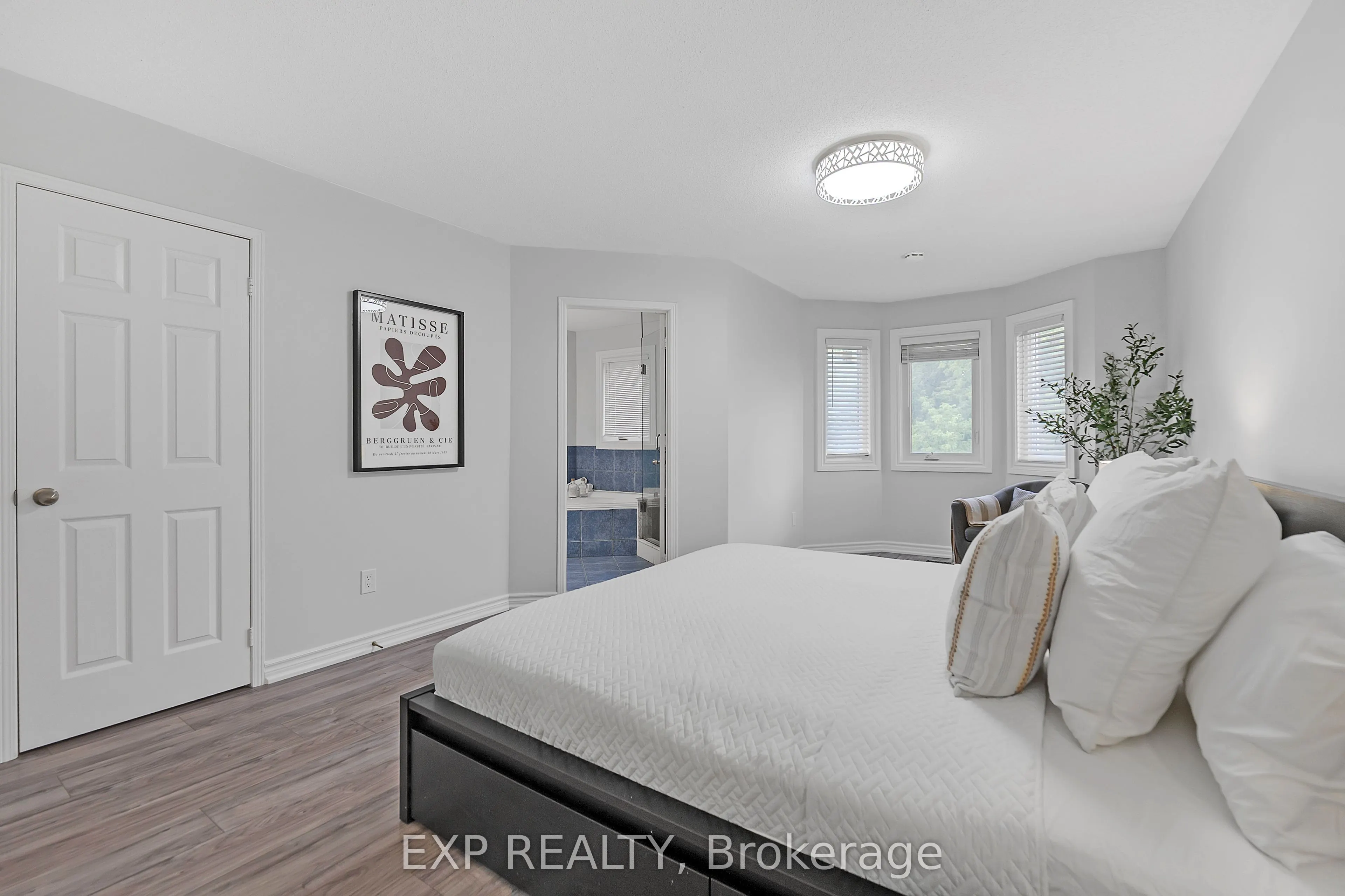 212 Shadow Place