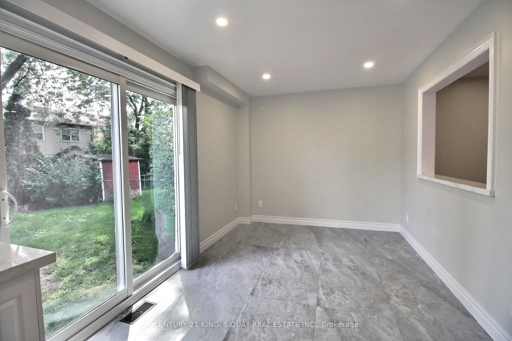 17 Sandyhook Square