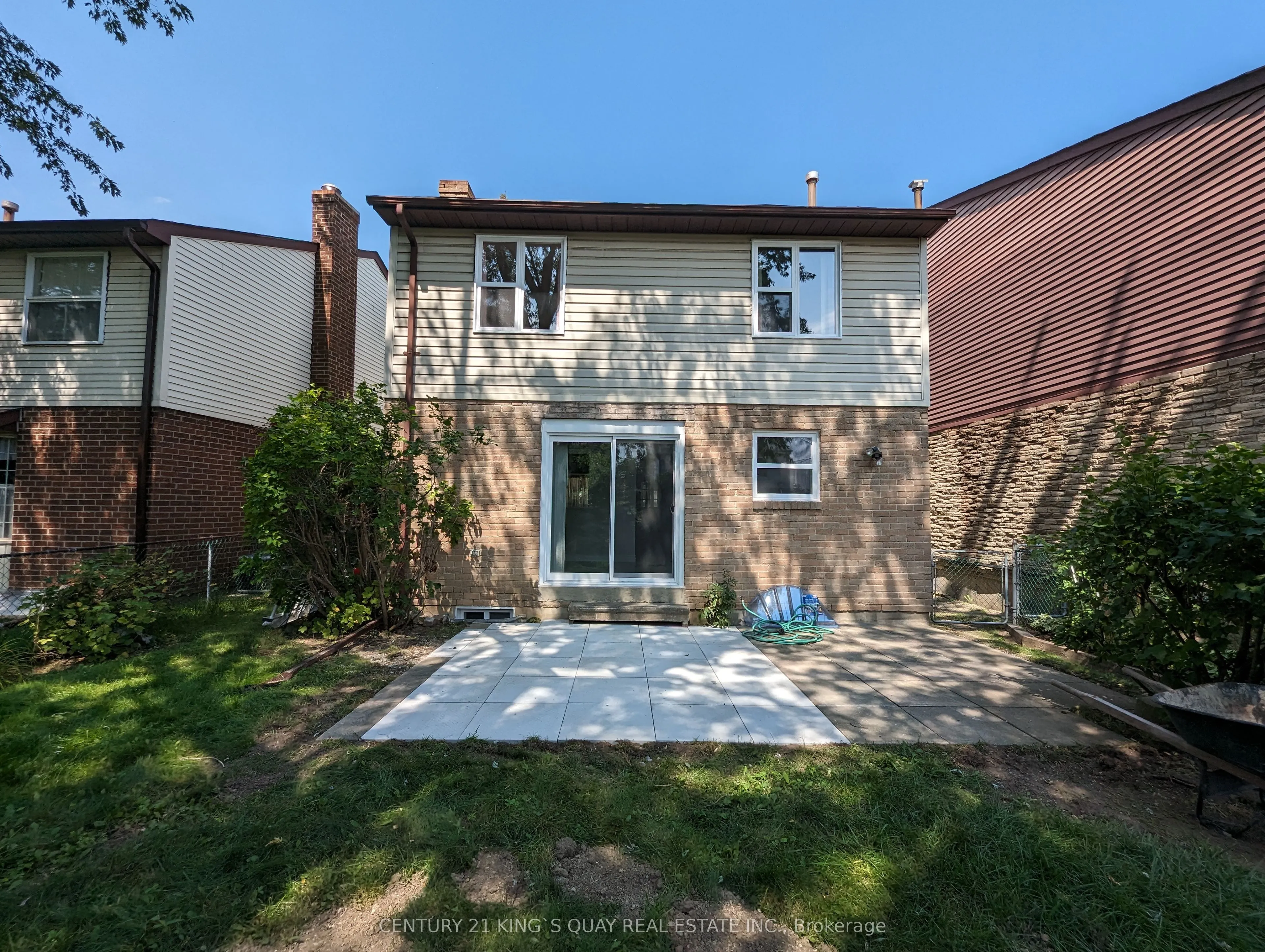 17 Sandyhook Square