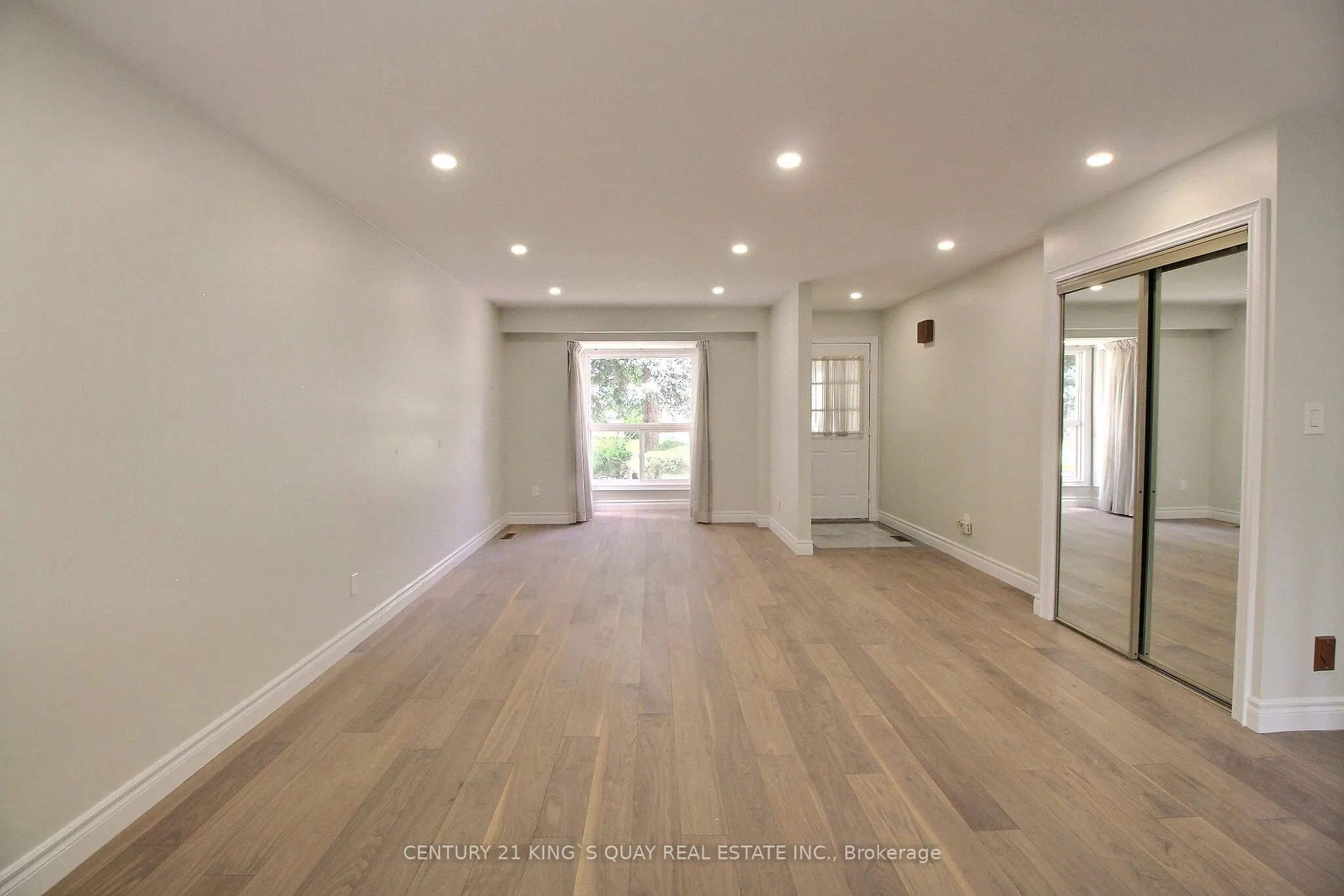 17 Sandyhook Square
