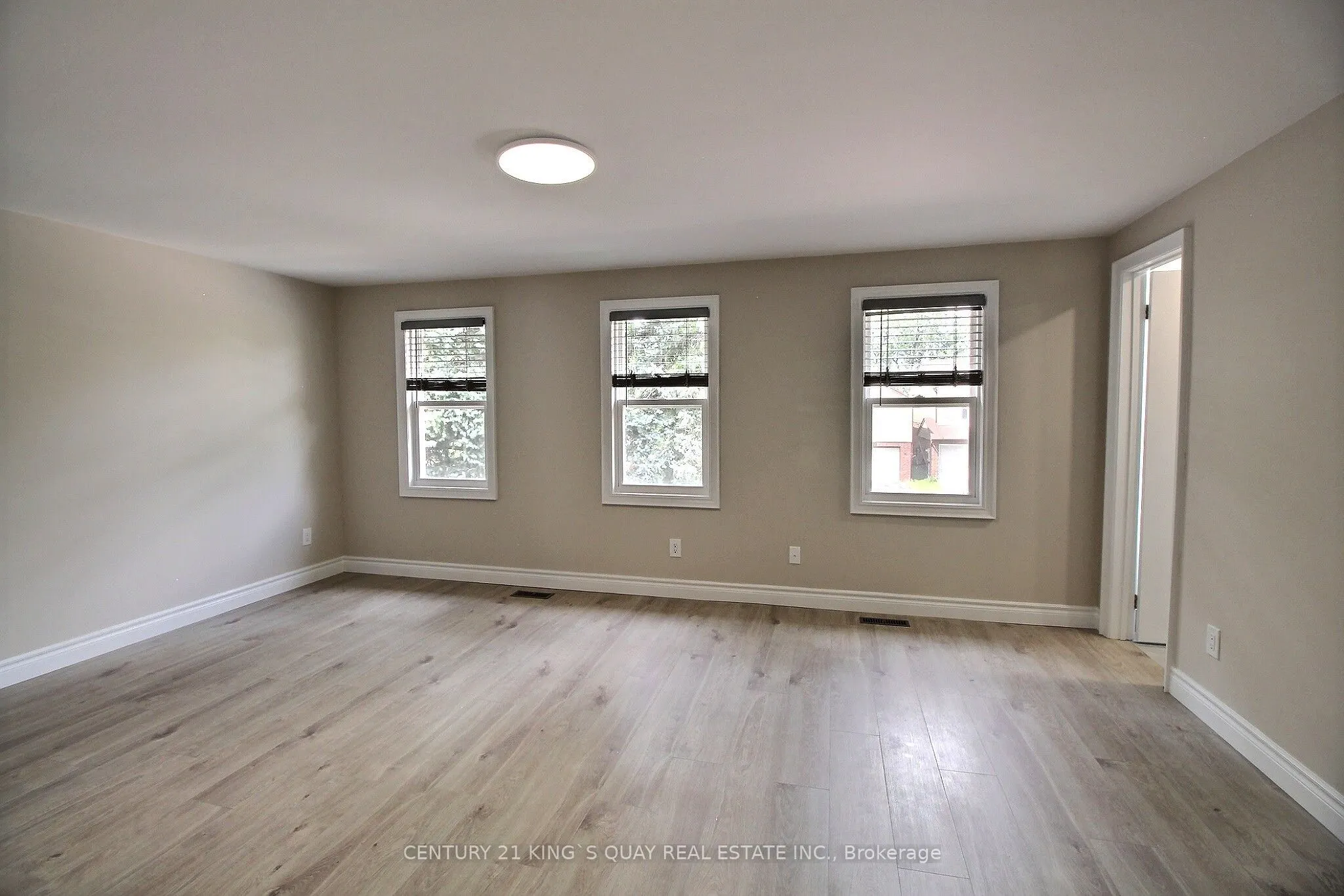 17 Sandyhook Square