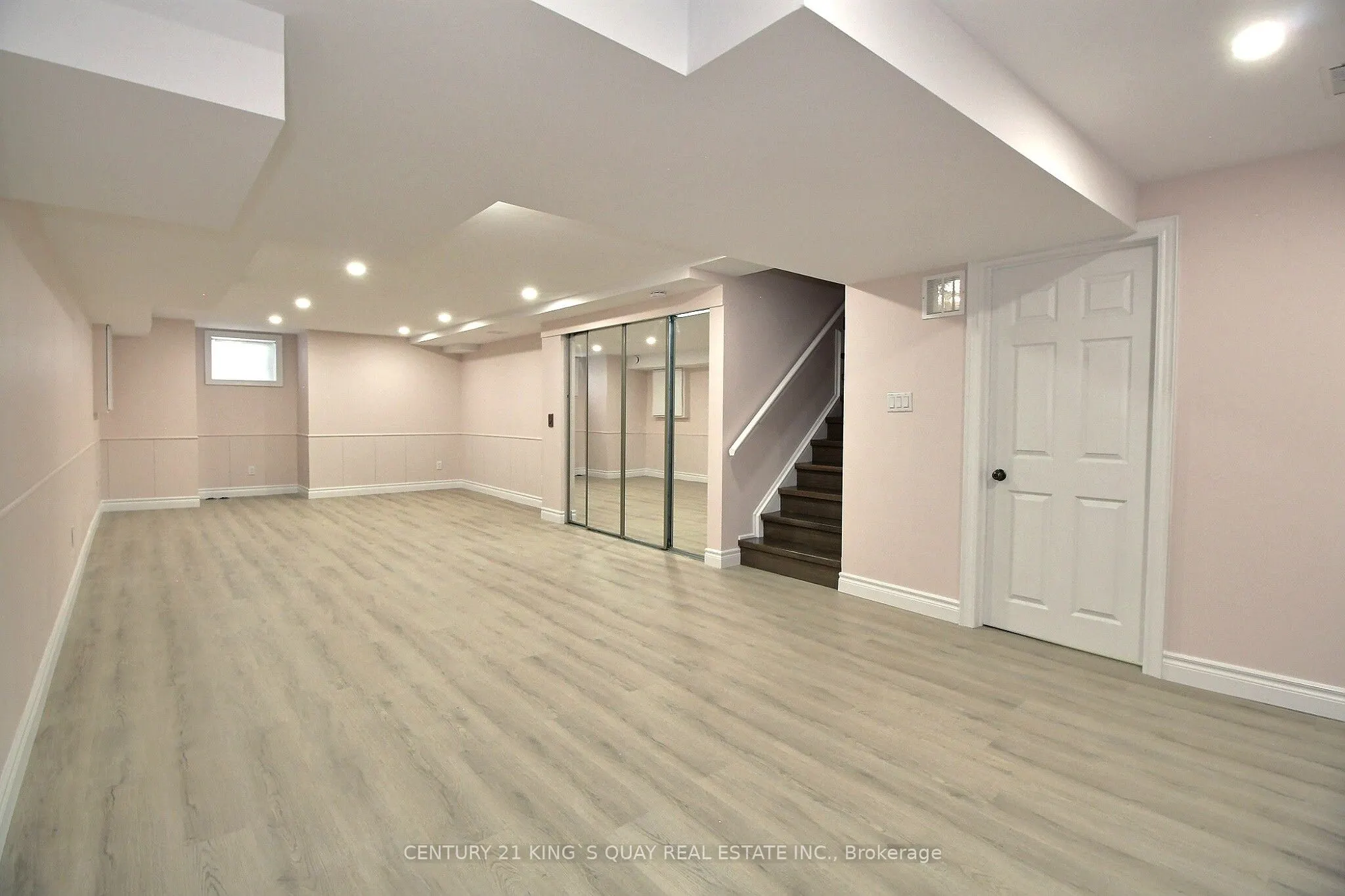 17 Sandyhook Square