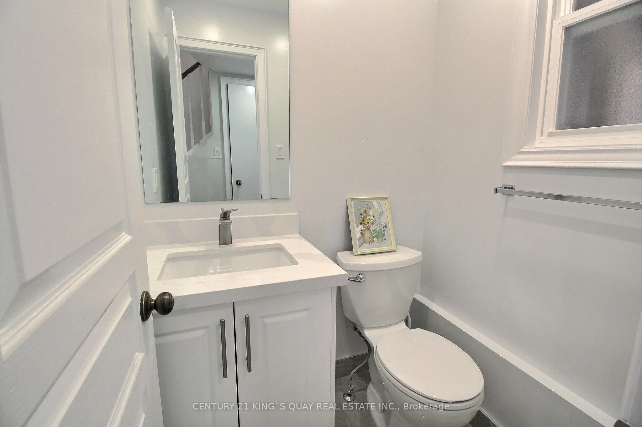 17 Sandyhook Square