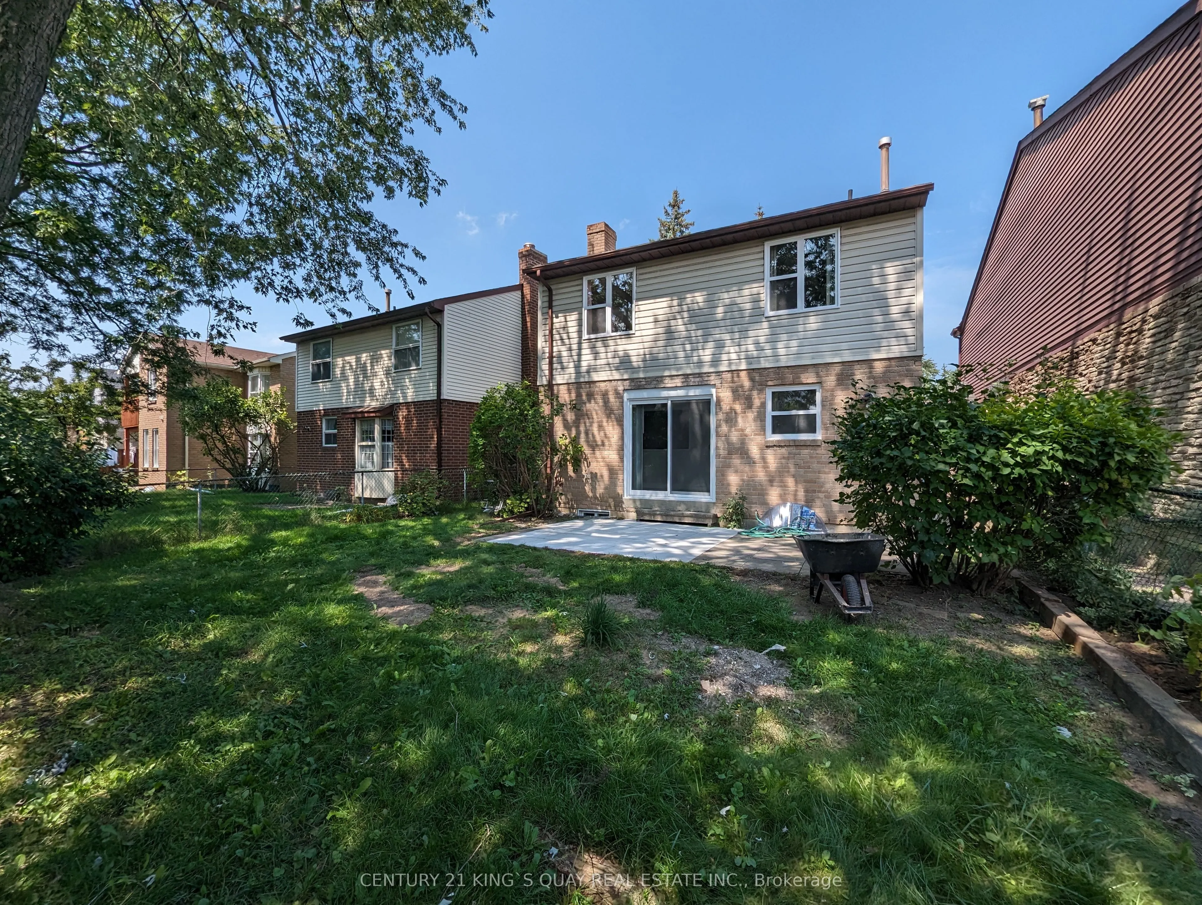 17 Sandyhook Square