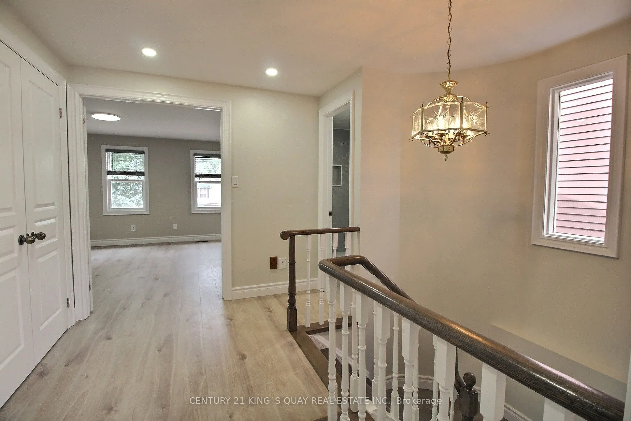 17 Sandyhook Square